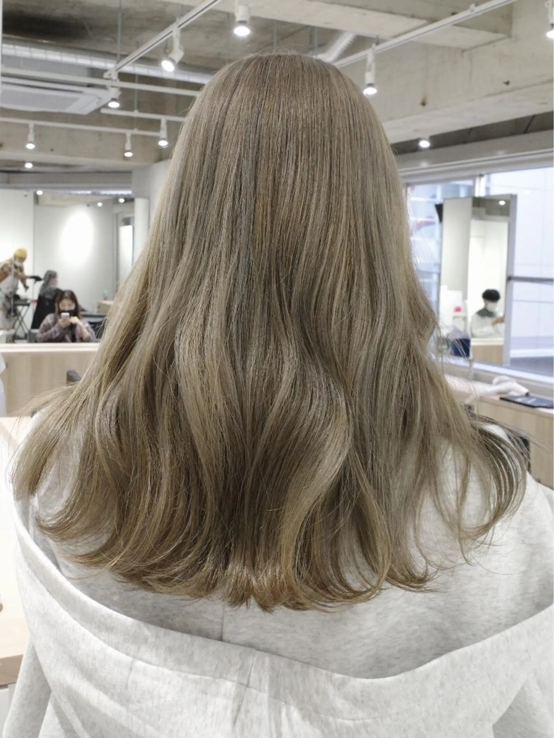 ロング カラー ベージュカラー ブリーチ ケアブリーチ グレージュ ブリーチ/ハイトーン 艶カラー/ユリナのヘアスタイル