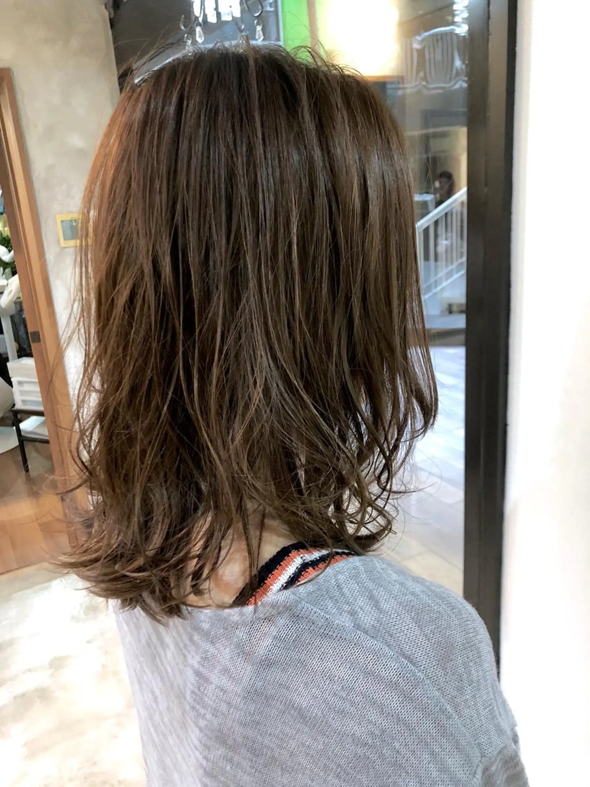 セミロング カラー ベージュカラー ハイライトカラー ハイライト カット ヘアカラー トリートメント 松村 崇弘のヘアスタイル