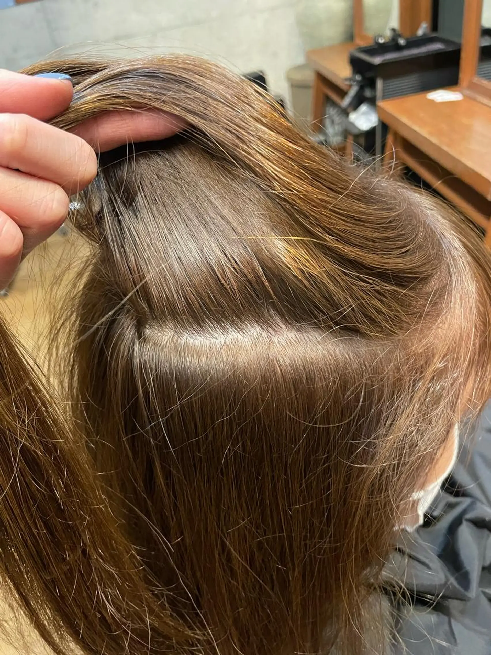 カラー 佐藤 百葉のヘアスタイル