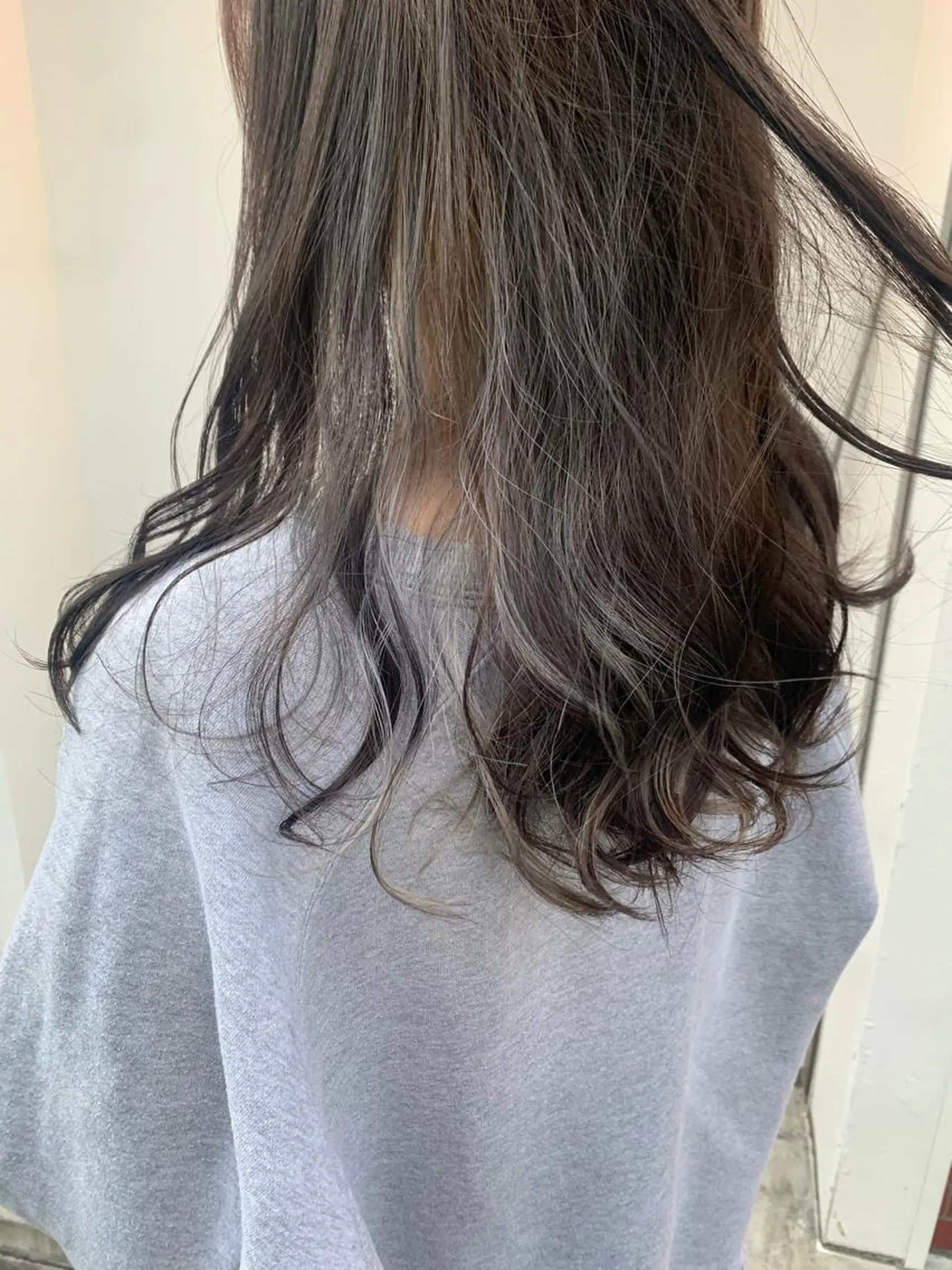 ロング カラー アッシュ インナーカラー ラベンダーカラー ラベンダーアッシュ シルバー ヘアカラー 中目黒🌼 🌼ハナのヘアスタイル