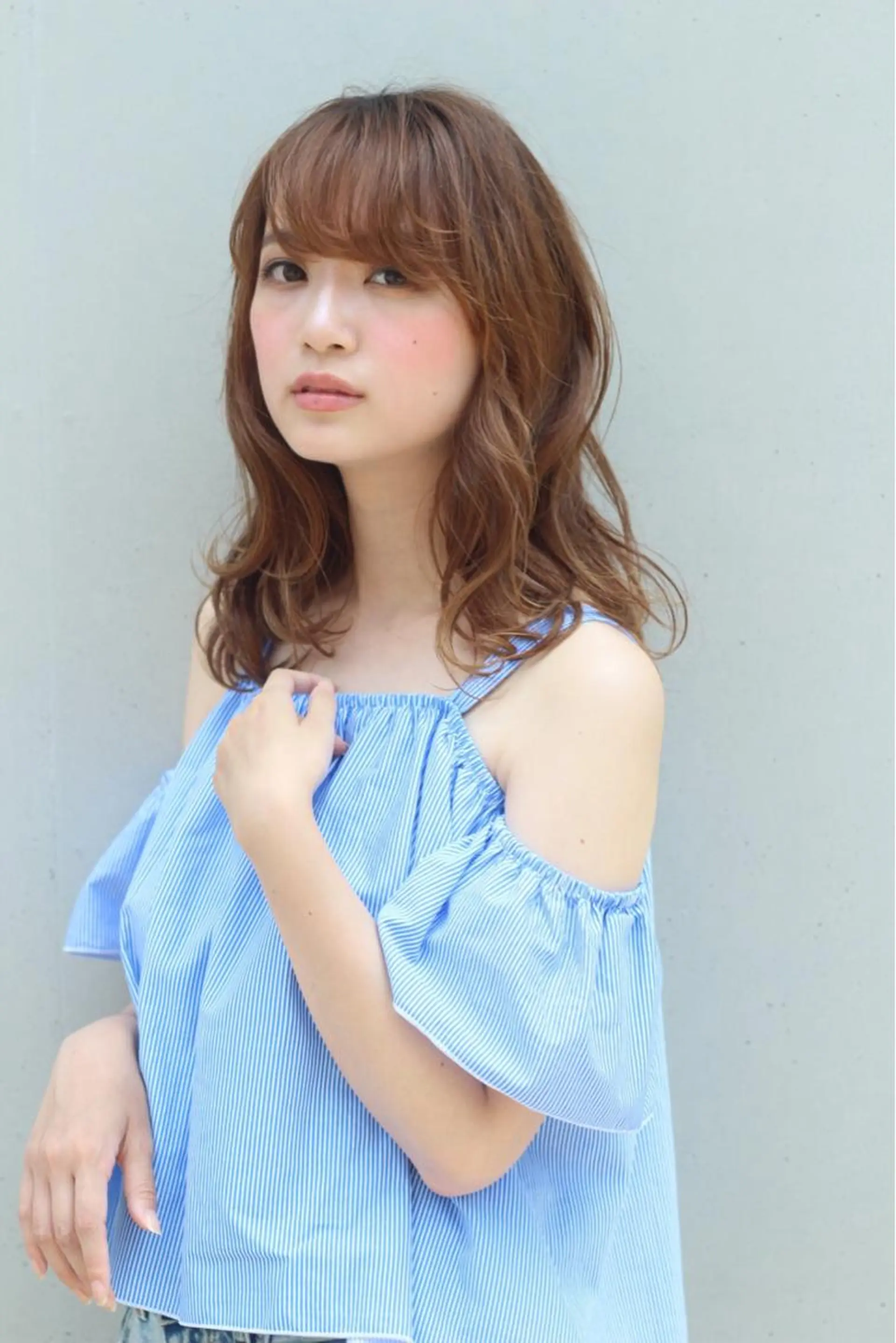 セミロング カラー 四ッ井 翔のヘアスタイル