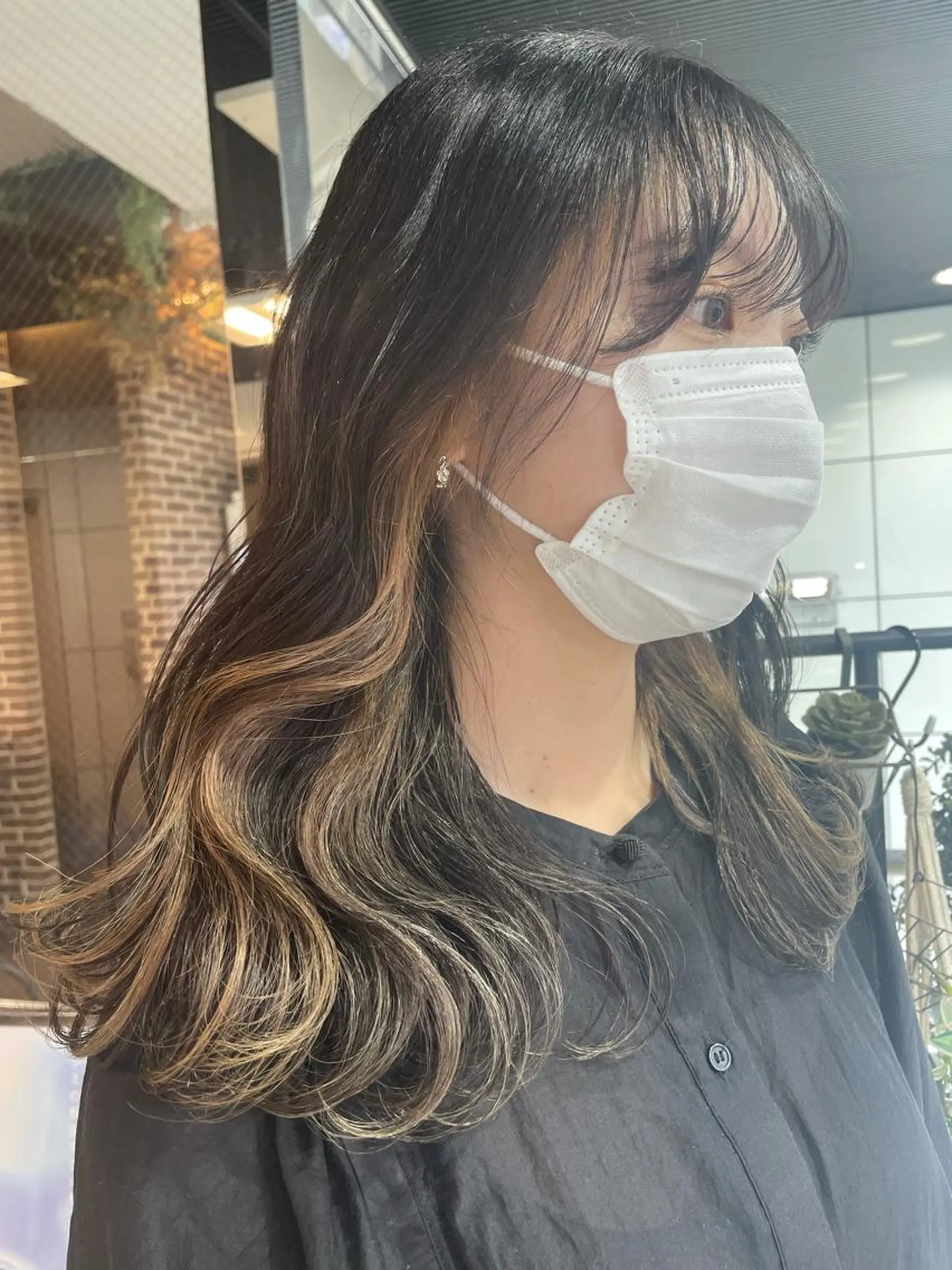 セミロング カラー ハイライトカラー インナーカラー ハイライト ヘアカラー トリートメント 韓国ヘア🦋 MIYUのヘアスタイル