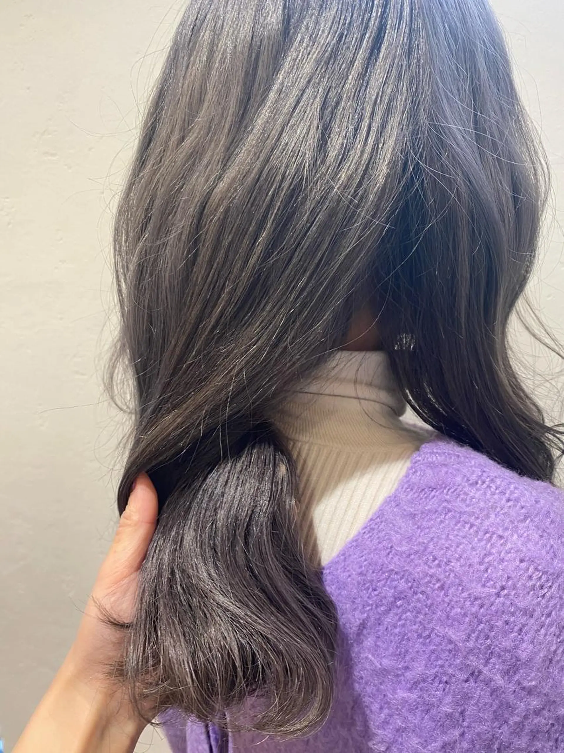 セミロング カラー 新谷 桃子のヘアスタイル