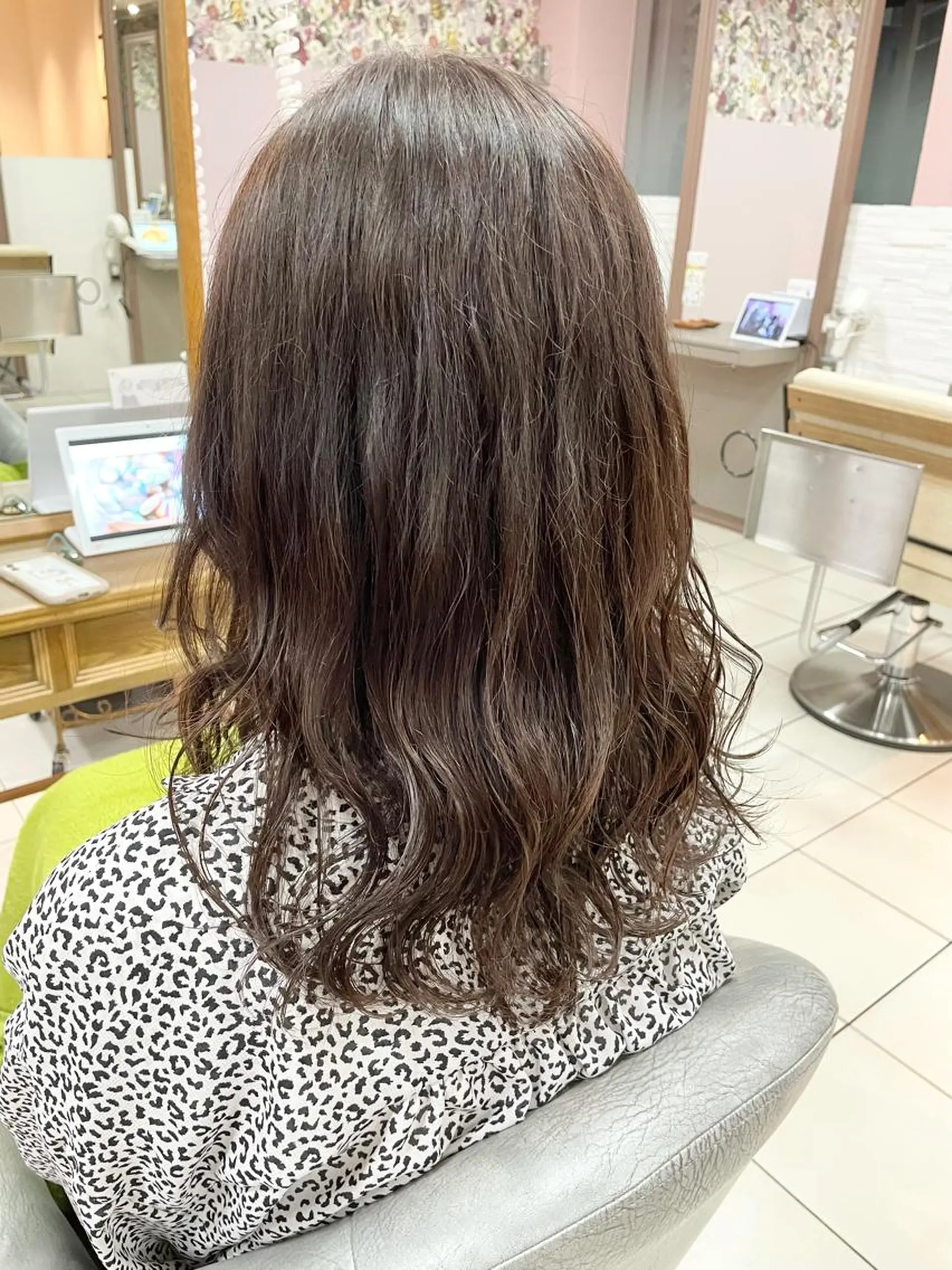 セミロング カラー Saako/髪質改善 /耳つぼジュエリーのヘアスタイル