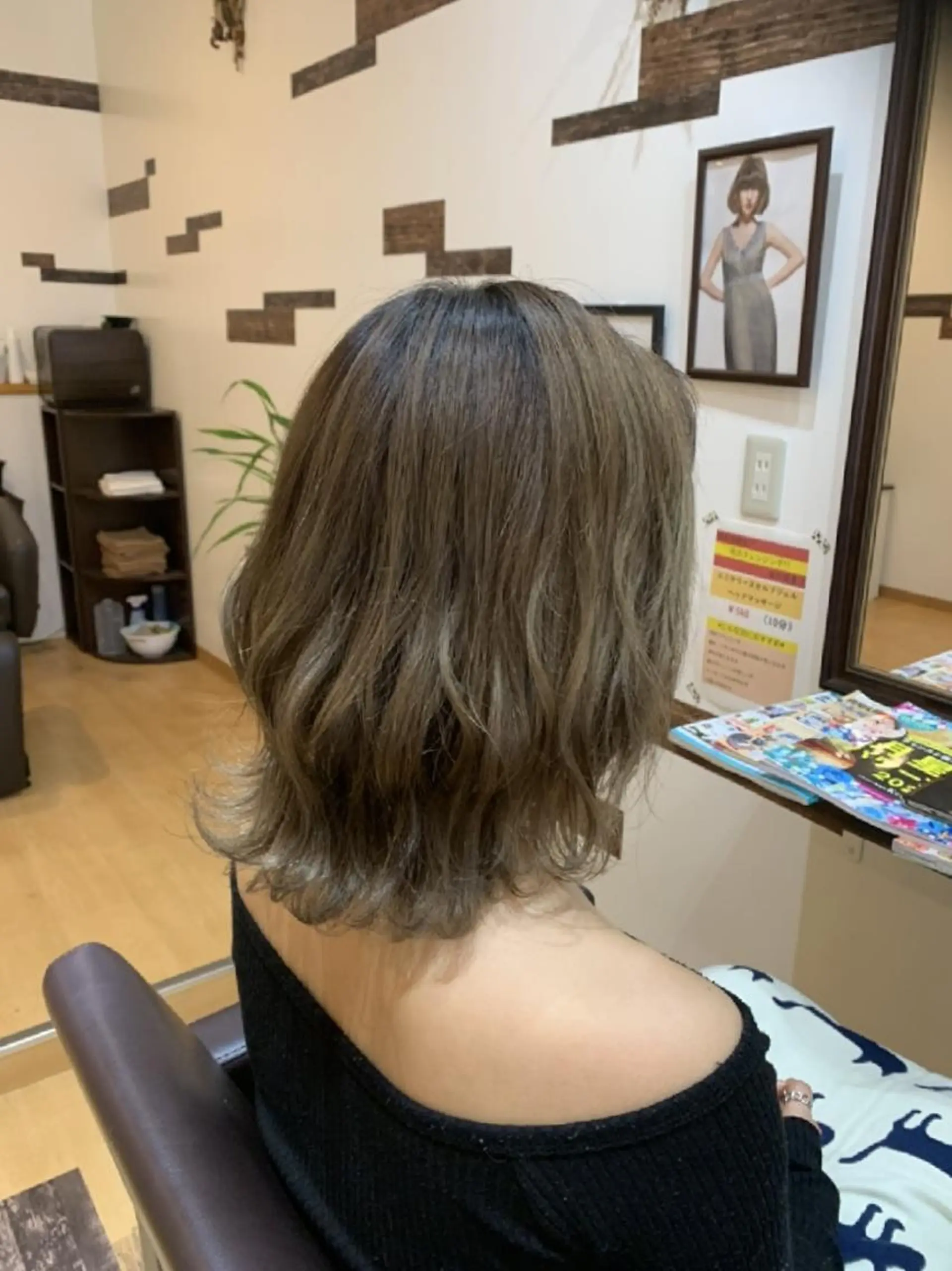 ミディアム カラー ベージュカラー ミルクティーベージュ ヘアカラー SUGAR所属・サトウ シューイチのヘアスタイル