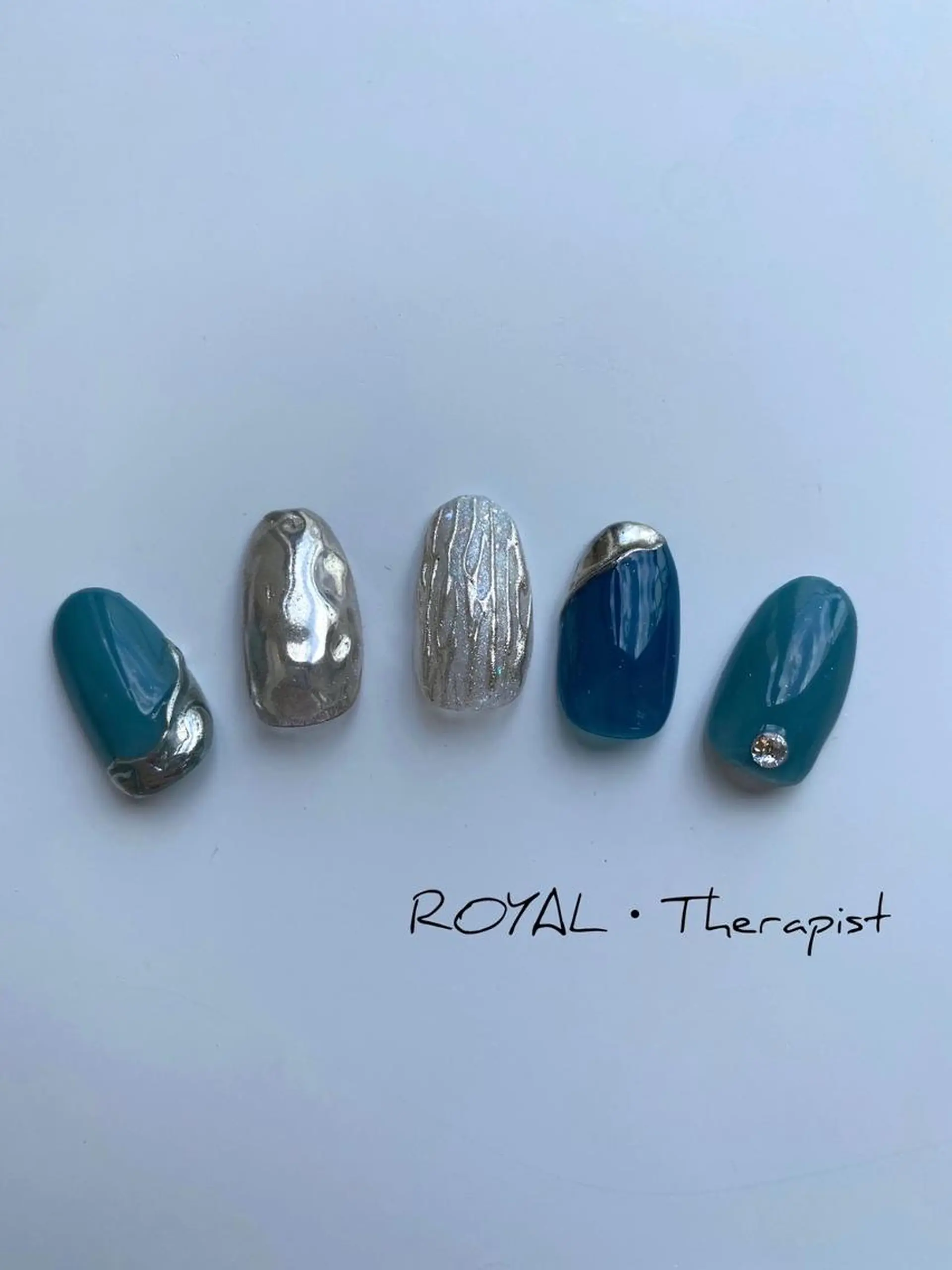 ネイル 【尾下】 ロイヤル•セラピストのネイルデザイン