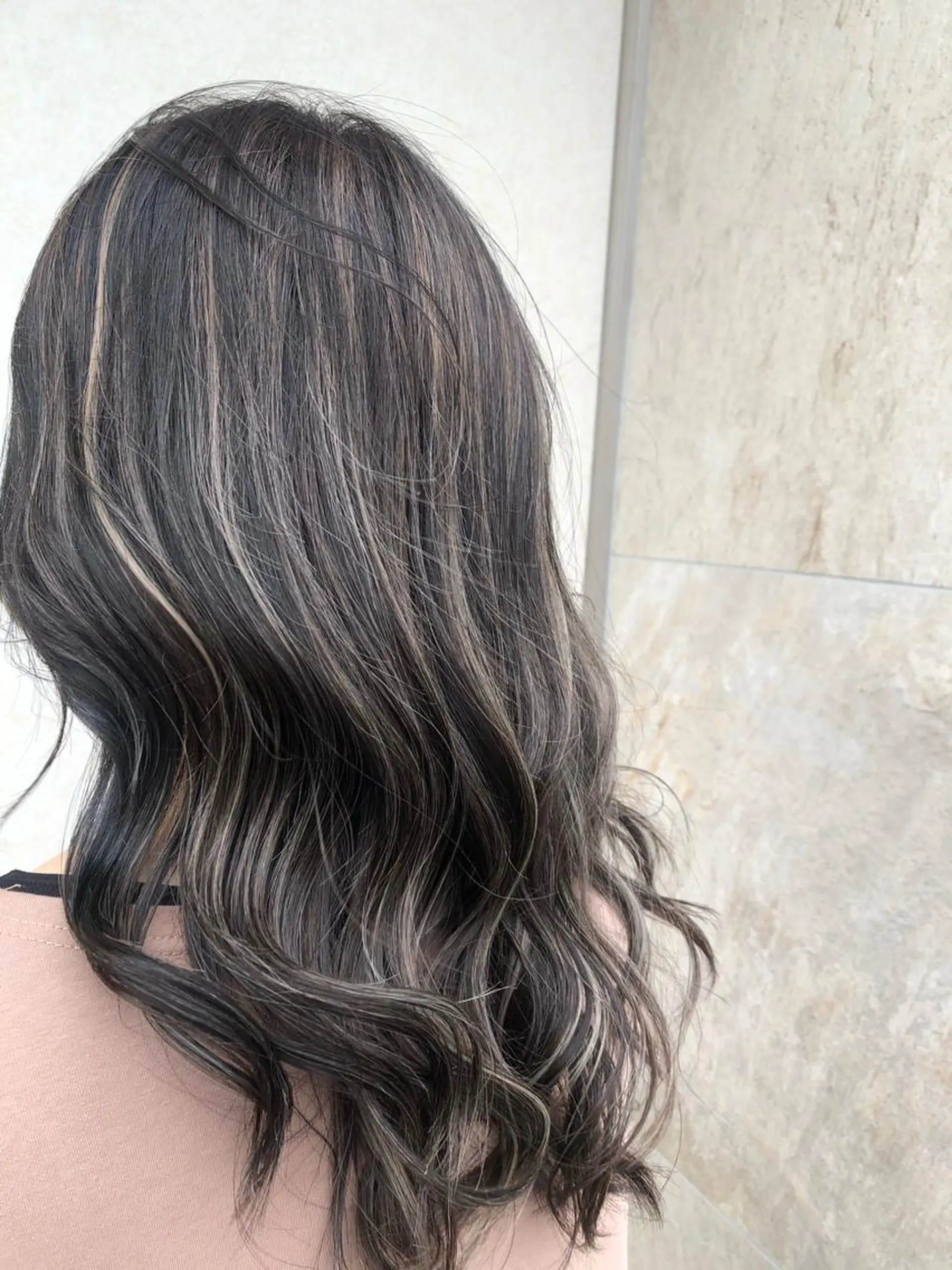 セミロング カラー ハイライトカラー ハイライト ヘアカラー 井澤 和花のヘアスタイル