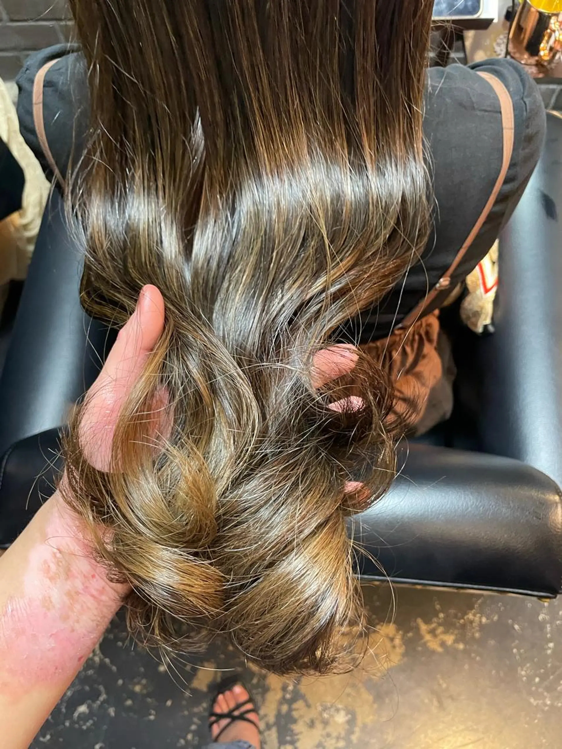 セミロング ハイライト トリートメント ヘアカラー アフィロス所属・五十嵐 舞のヘアスタイル