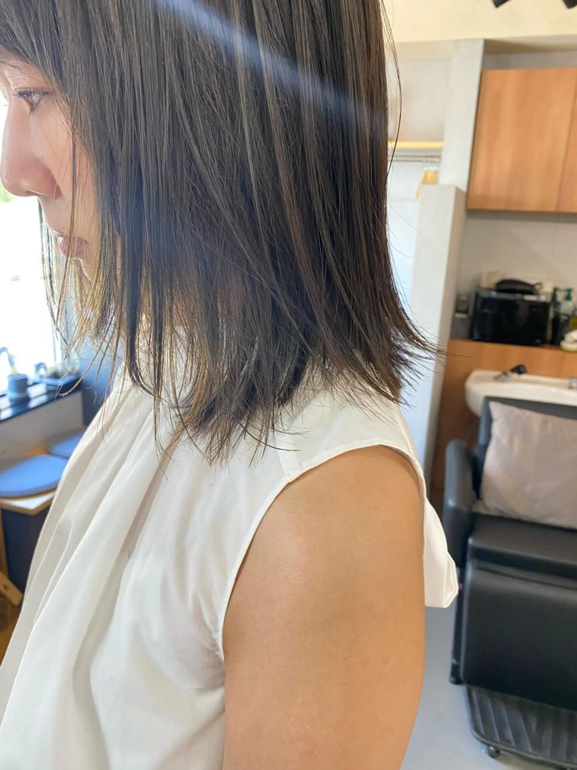 ミディアム カラー ミディアムレイヤー ブルーカラー ブルージュ レイヤーカット conne& ririのヘアスタイル