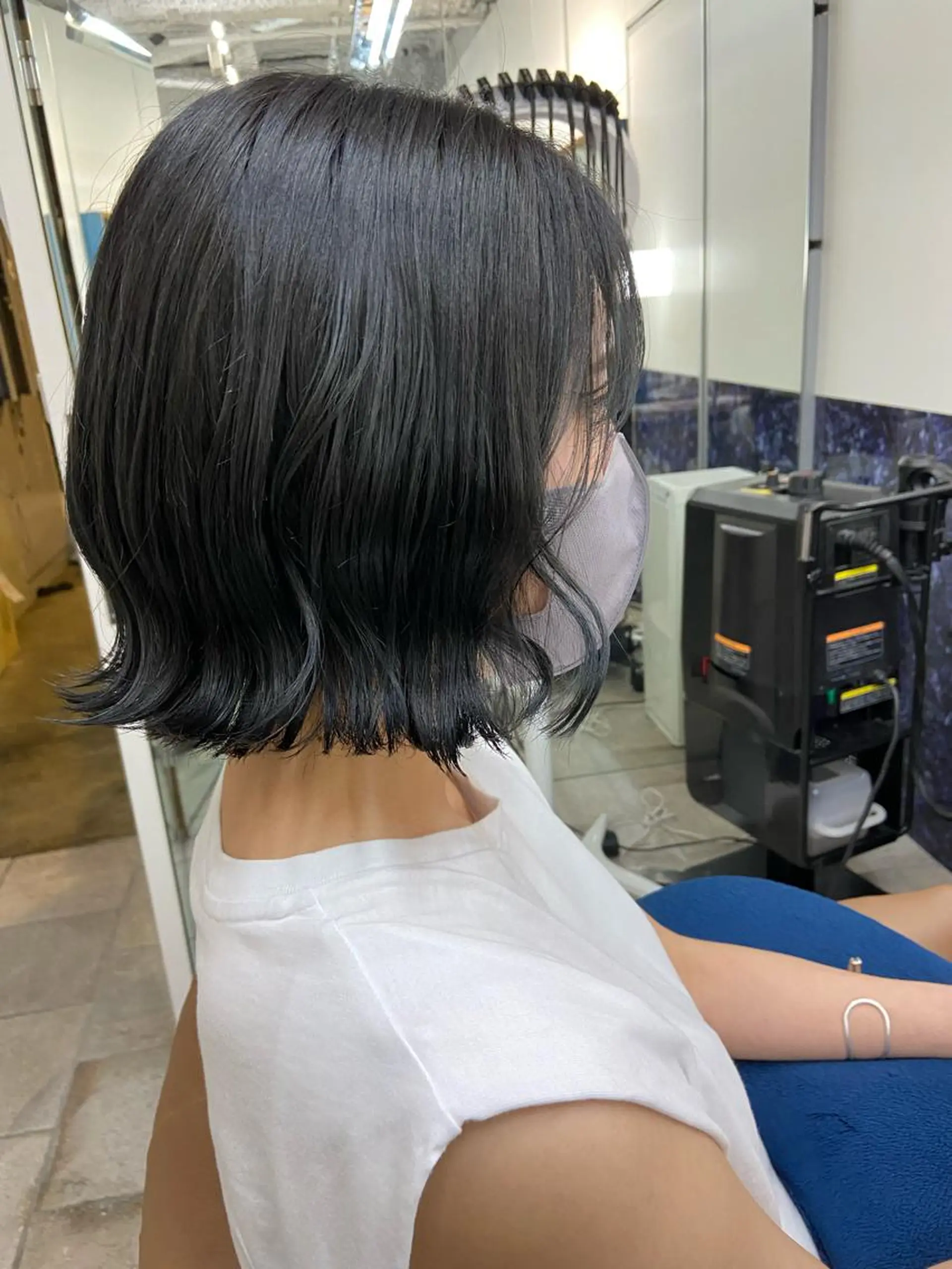 ショート カラー 黒髪 ブルーカラー ブルーブラック . mioのヘアスタイル