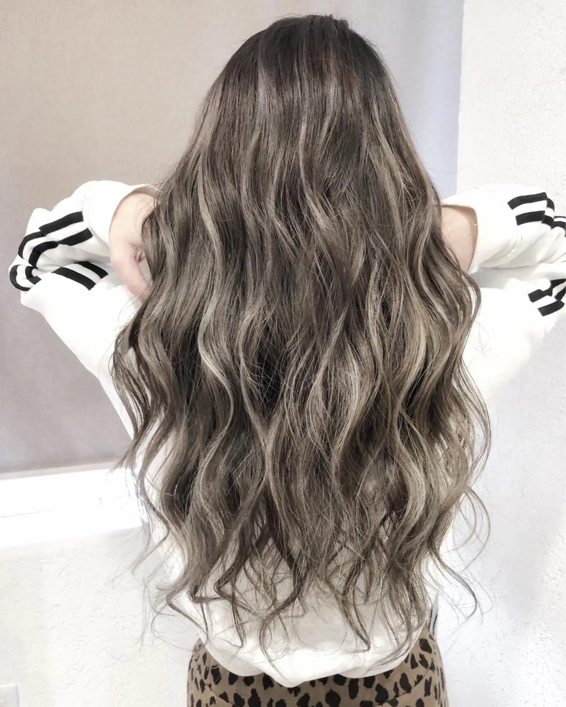 ロング カラー ベージュカラー ハイライトカラー 3Dハイライト ハイライト biscohair 髪にドラマを。のヘアスタイル