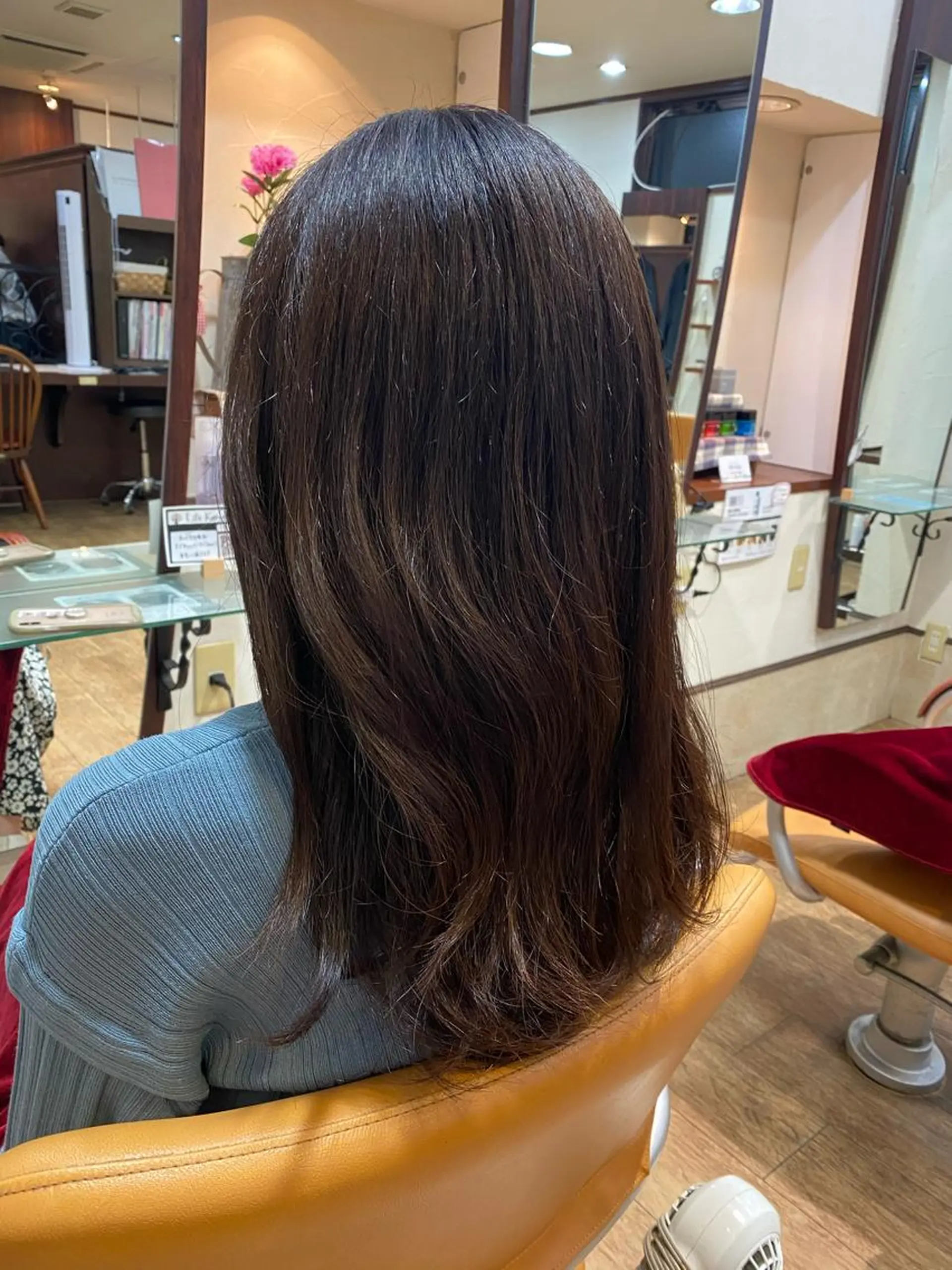 セミロング カラー ブラウンカラー ナチュラルブラウン サプリームヘア 飯田みち瑠のヘアスタイル