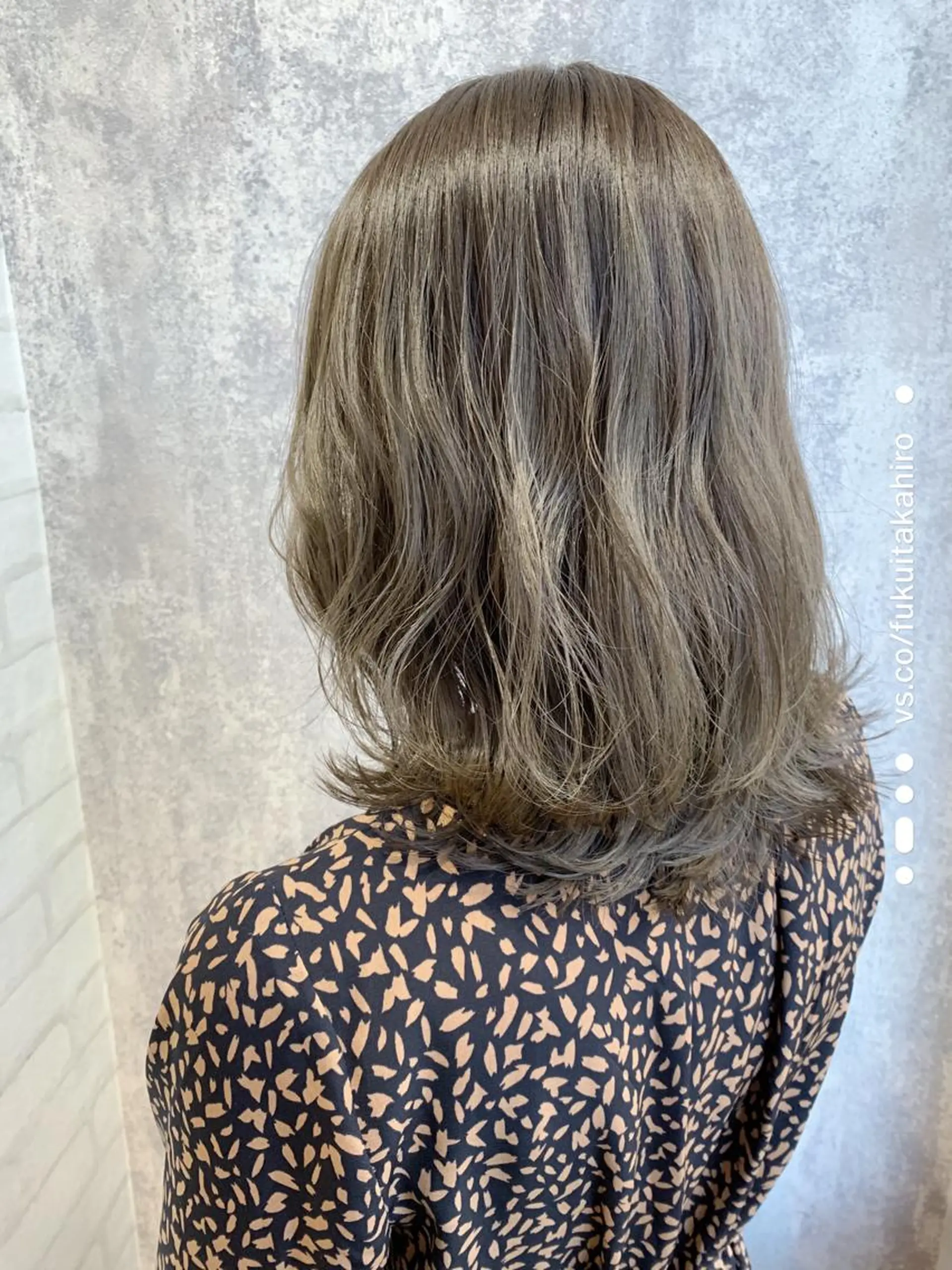 ミディアム カラー ミディアムパーマ アディクシーカラー アッシュ バレイヤージュ ブリーチ カット ヘアカラー トリートメント Zina福岡天神🪞 髪質改善🪞レイヤーのヘアスタイル