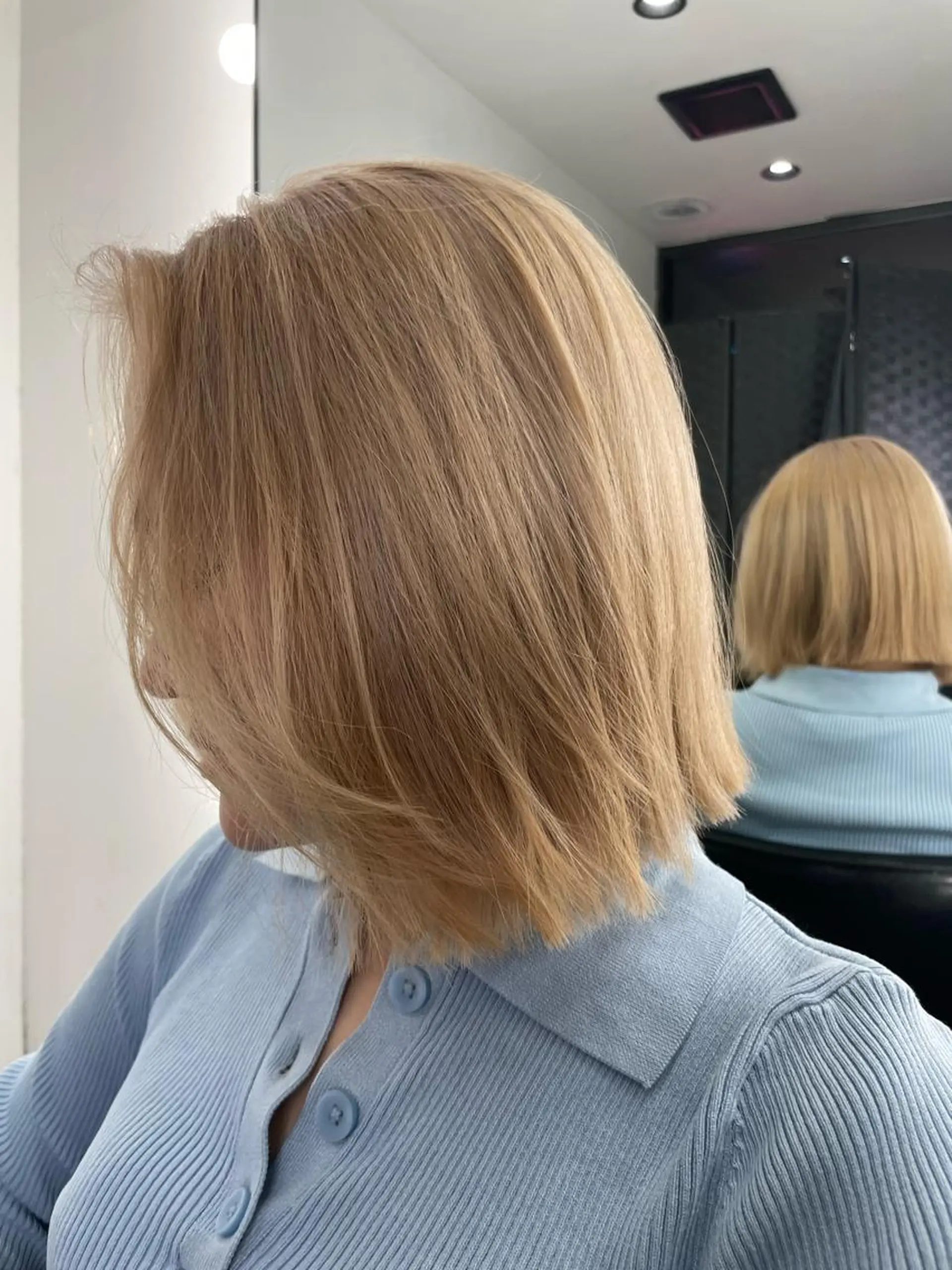 ミディアム カラー ショートボブ ブリーチ ブロンド ケアブリーチ ボブ レイヤーカット💖 Kaedeのヘアスタイル