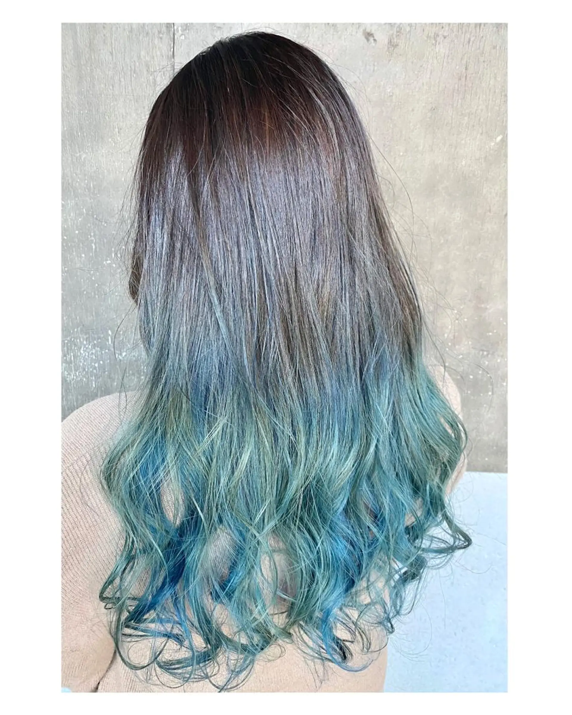 ロング TSUNO🦖 派手髪/オタク美容師のヘアスタイル