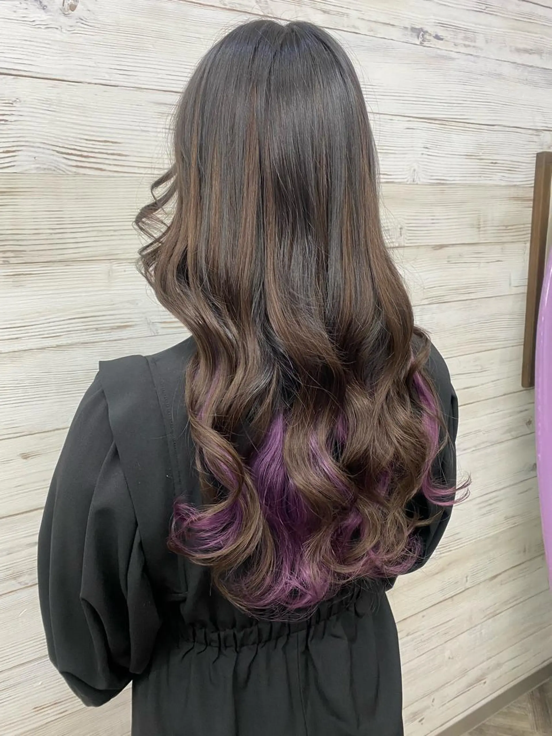 セミロング カラー ヘアアレンジ アイブロウ ショートボブ 編み込みエクステ シールエクステ セミロングパーマ バレイヤージュ LAVENDIA 初音のヘアスタイル