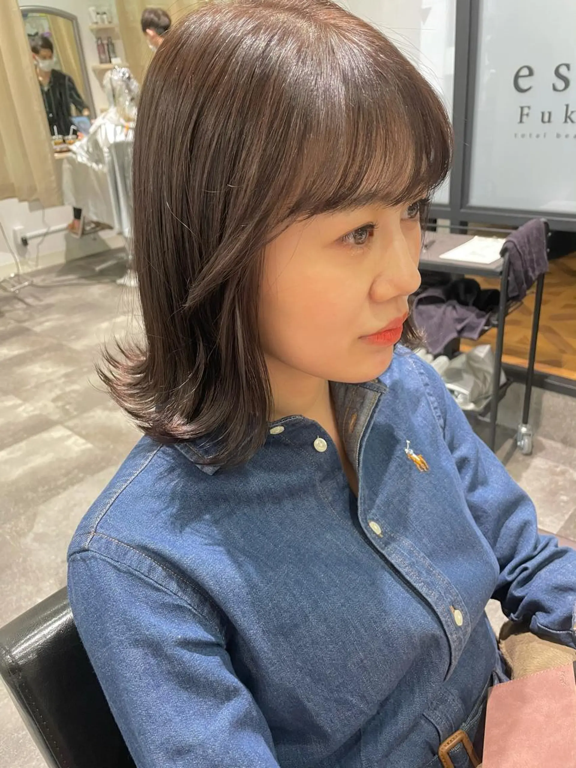 セミロング カラー 透明感カラー カット ヘアカラー トリートメント ayaka 髪質改善レイヤーのヘアスタイル