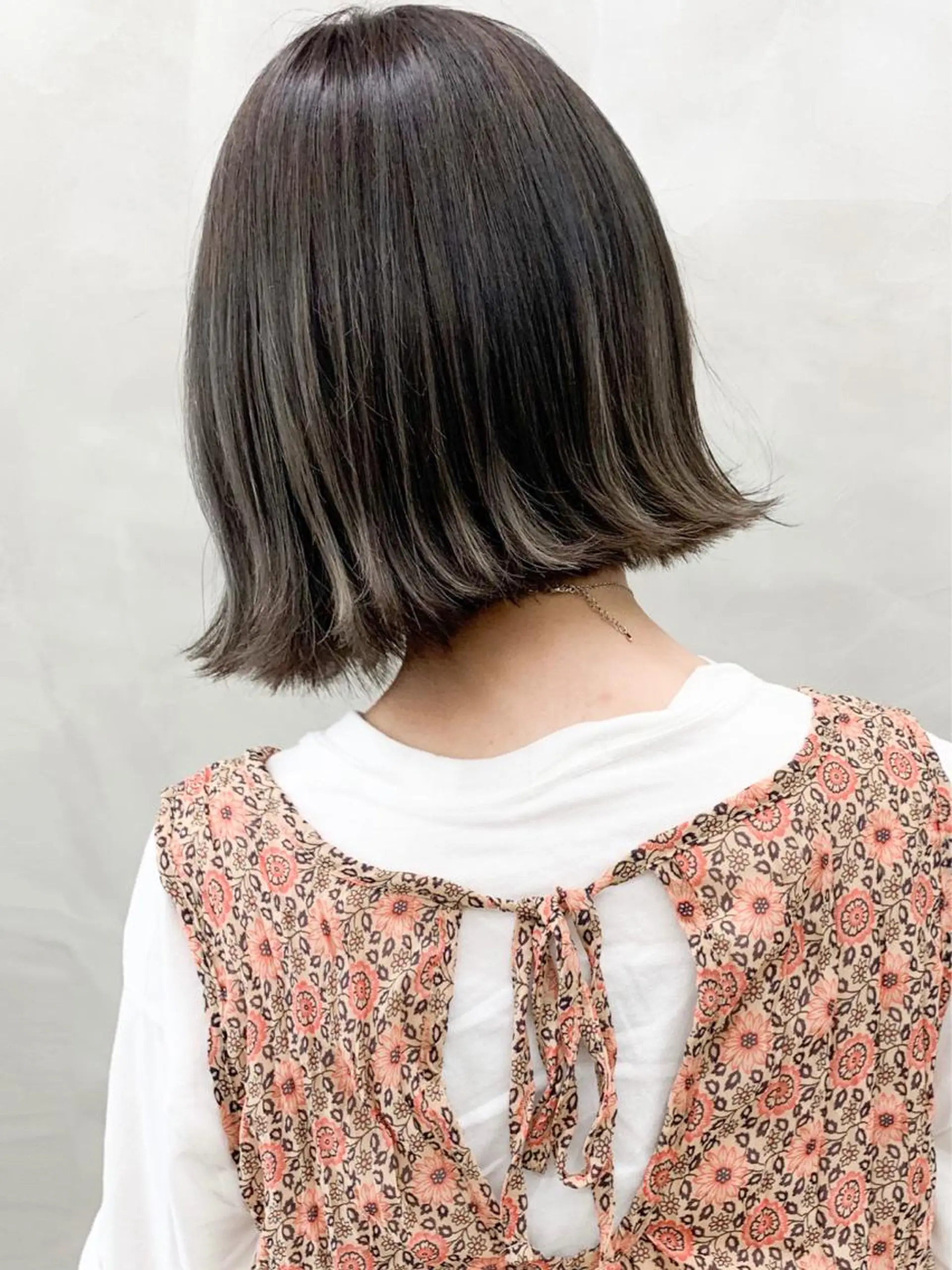 カラー 切りっぱなしボブ ブリーチ ケアブリーチ デザインカラー グレージュ ヘッドスパ (女性限定)🍋モエのヘアスタイル