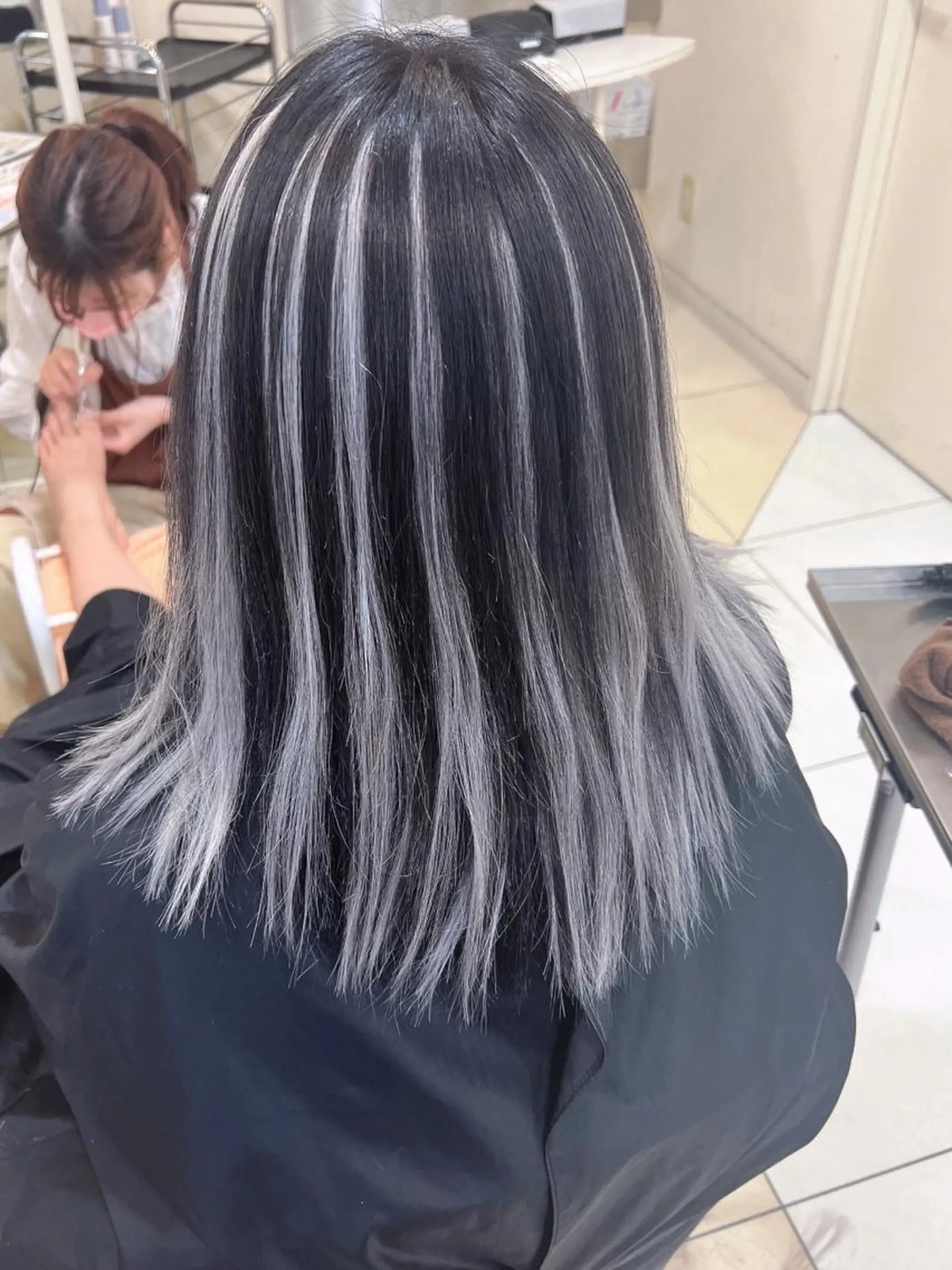 ミディアム カラー ハイライトカラー エクステ ハイライト シールエクステ専門店 Spira藤崎宮のヘアスタイル