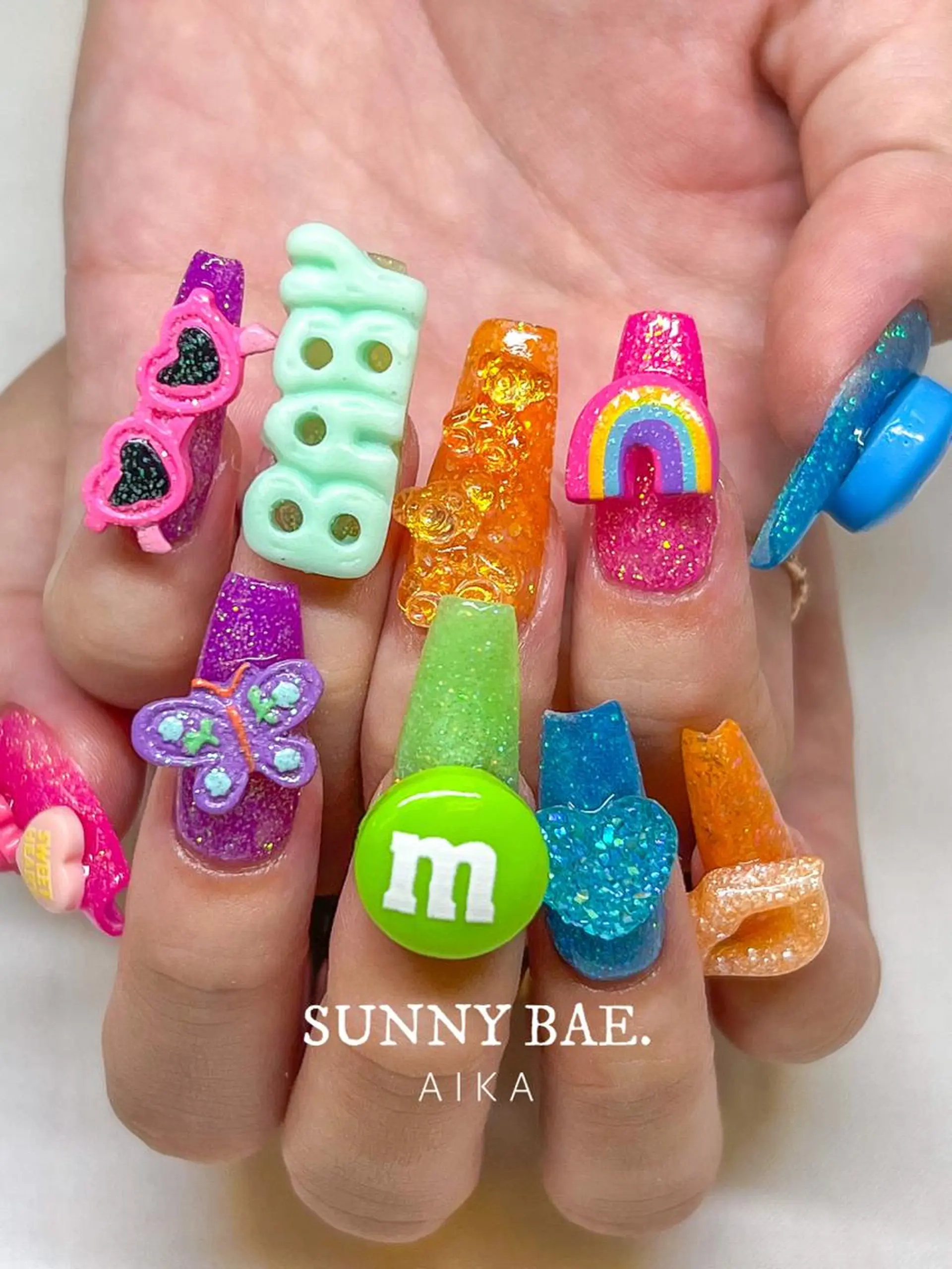 ロング ネイル ロング アートネイル ジェルネイル キラキラネイル ロングネイル Made By AIKAのネイルデザイン