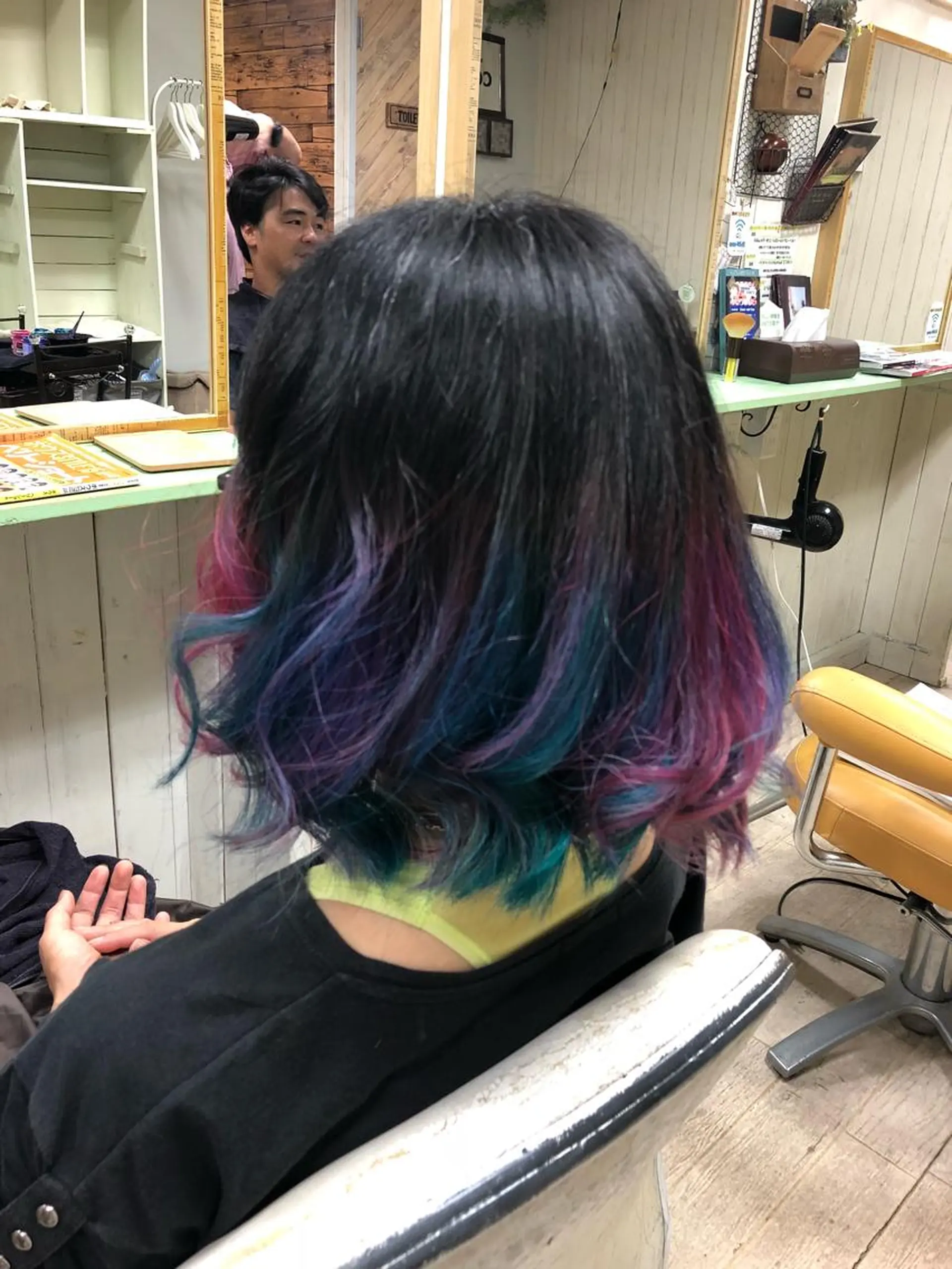 セミロング カラー ユニコーンカラー みやもと まなみのヘアスタイル