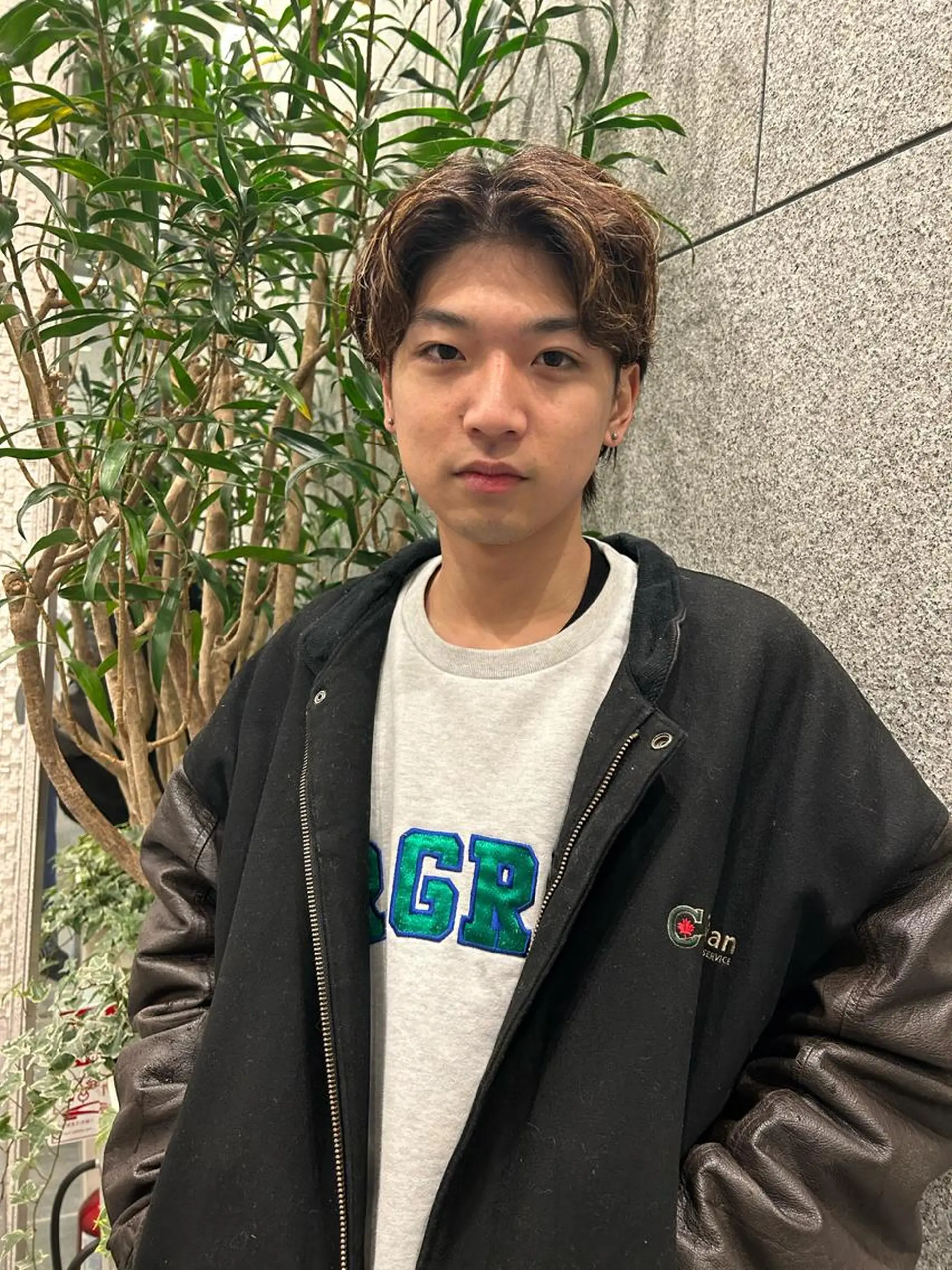 ショート カラー パーマ メンズ メンズブリーチ センターパート メンズハイライト メンズインナーカラー メンズパーマ charme所属・💈メンズ短髪特化 ✂︎伊藤大輝💈のヘアスタイル