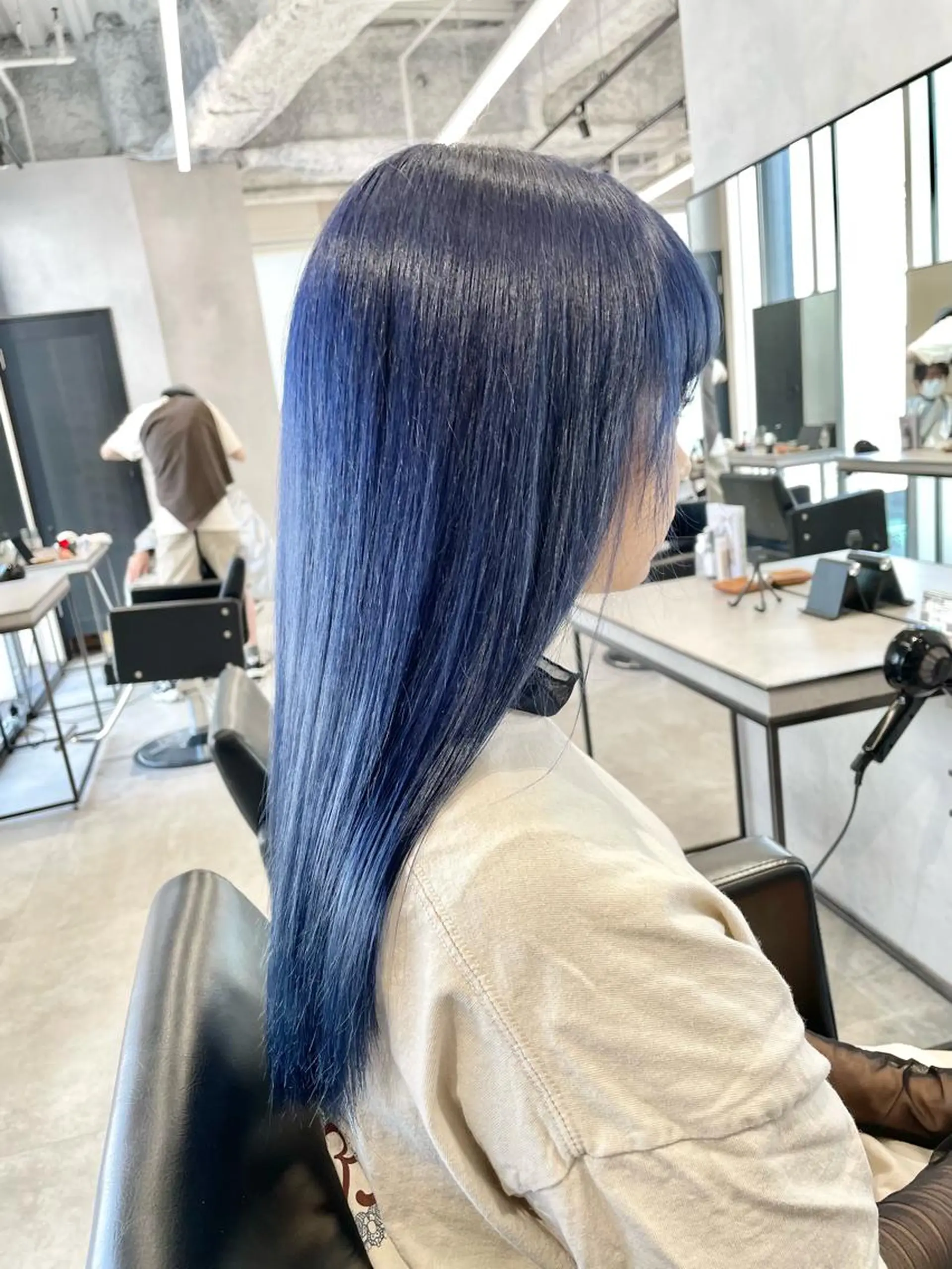 ロング カラー ブルーカラー ネイビーカラー ハイトーン×レイヤー ／遠藤将太のヘアスタイル