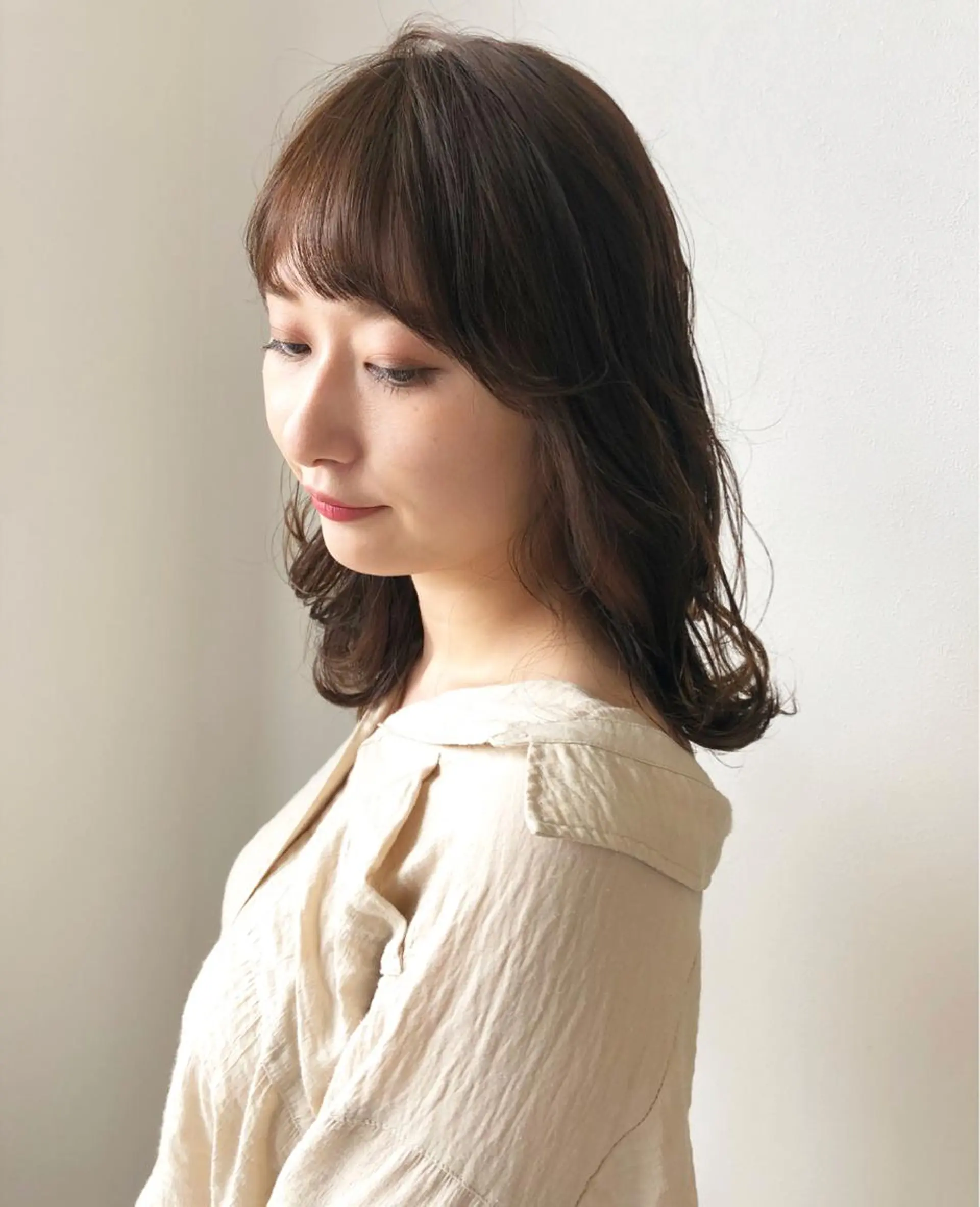 ミディアム カラー ブラウンカラー カット ヘアカラー 岩田 萌那のヘアスタイル