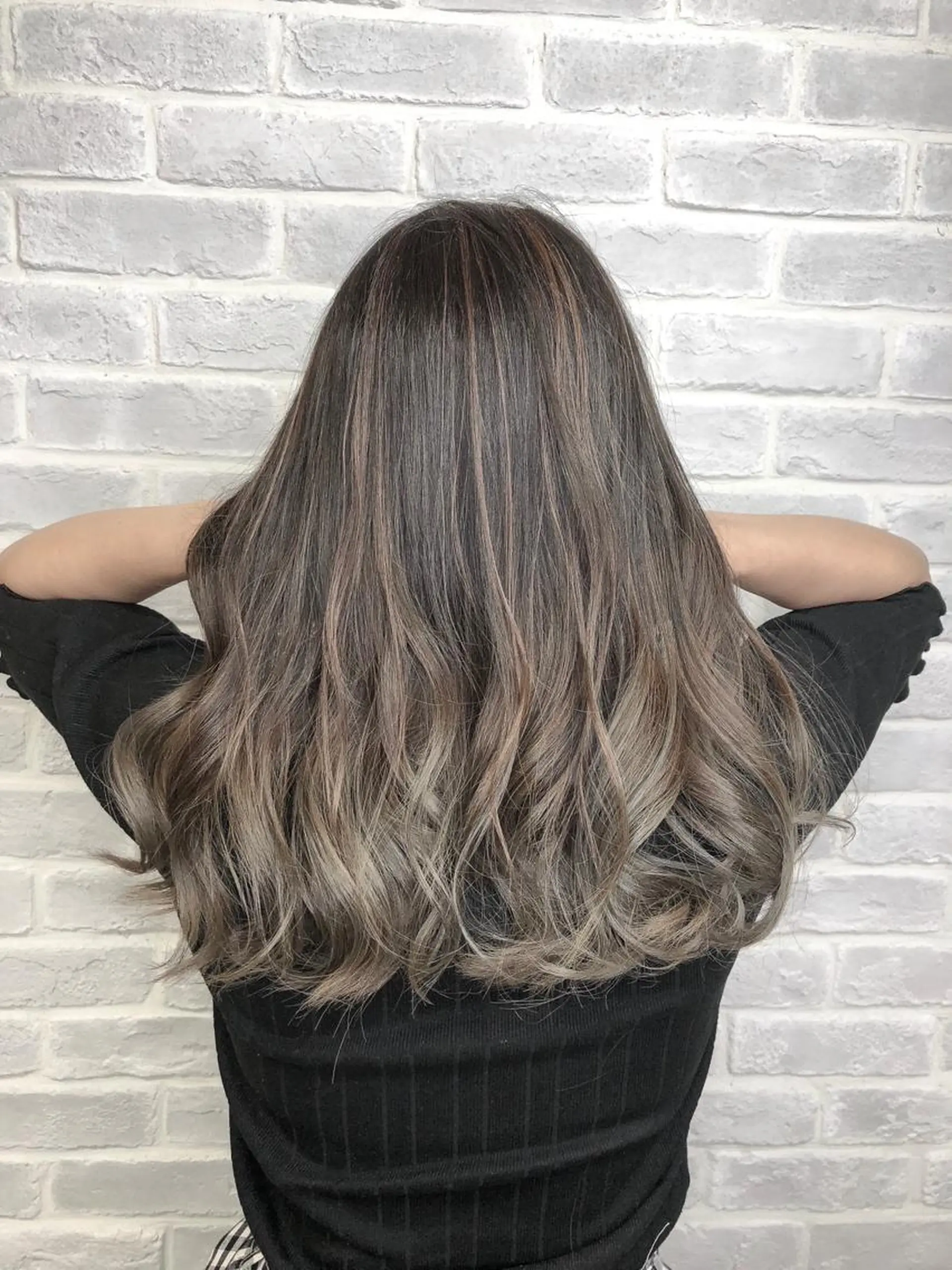 セミロング カラー 【透明感、艶髪】西村 有司のヘアスタイル