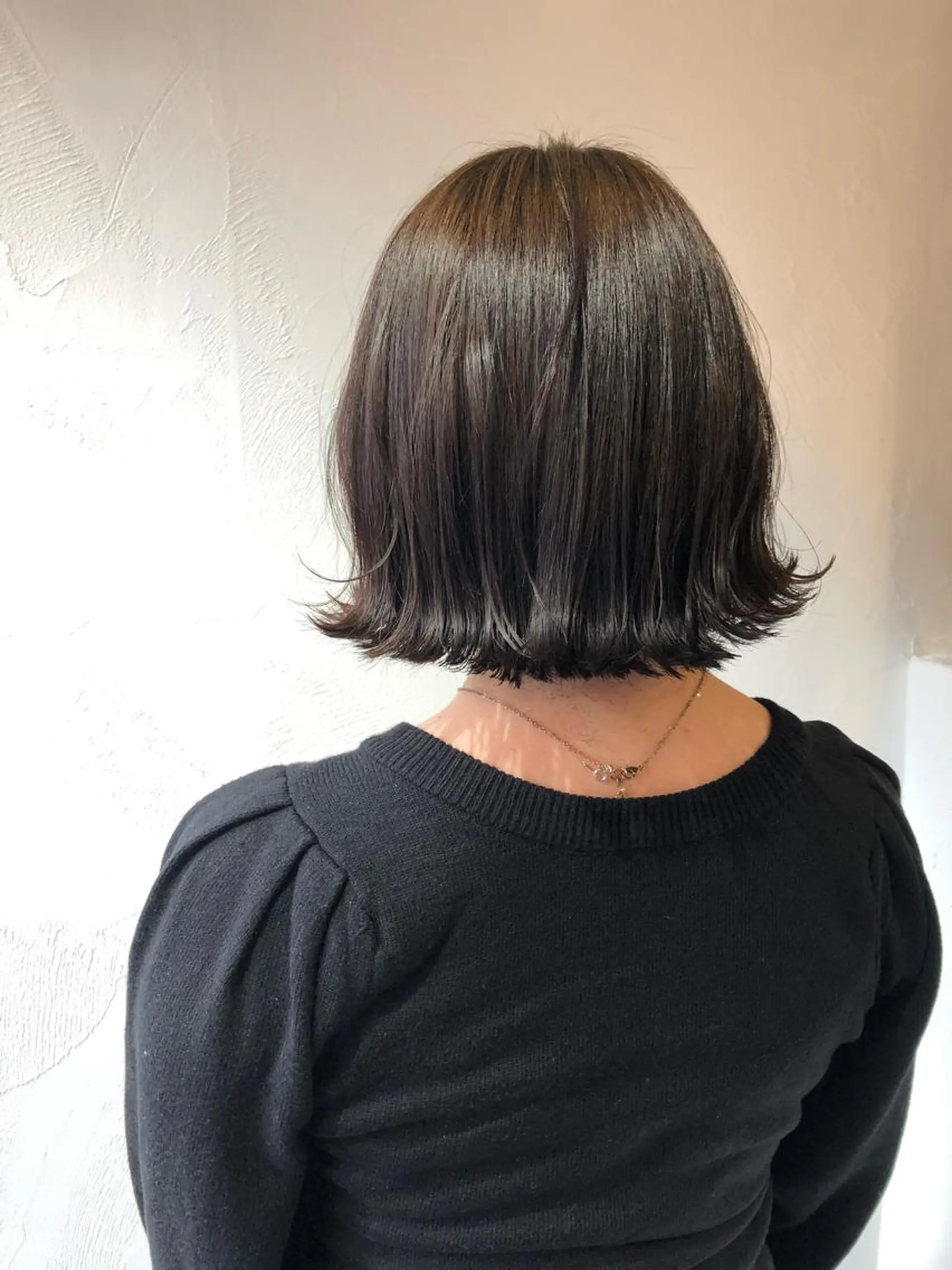 ショート カラー 透明感カラー グレージュ ボブ 外ハネヘア ベイリコルド　アトリ 店長　宮城一真のヘアスタイル