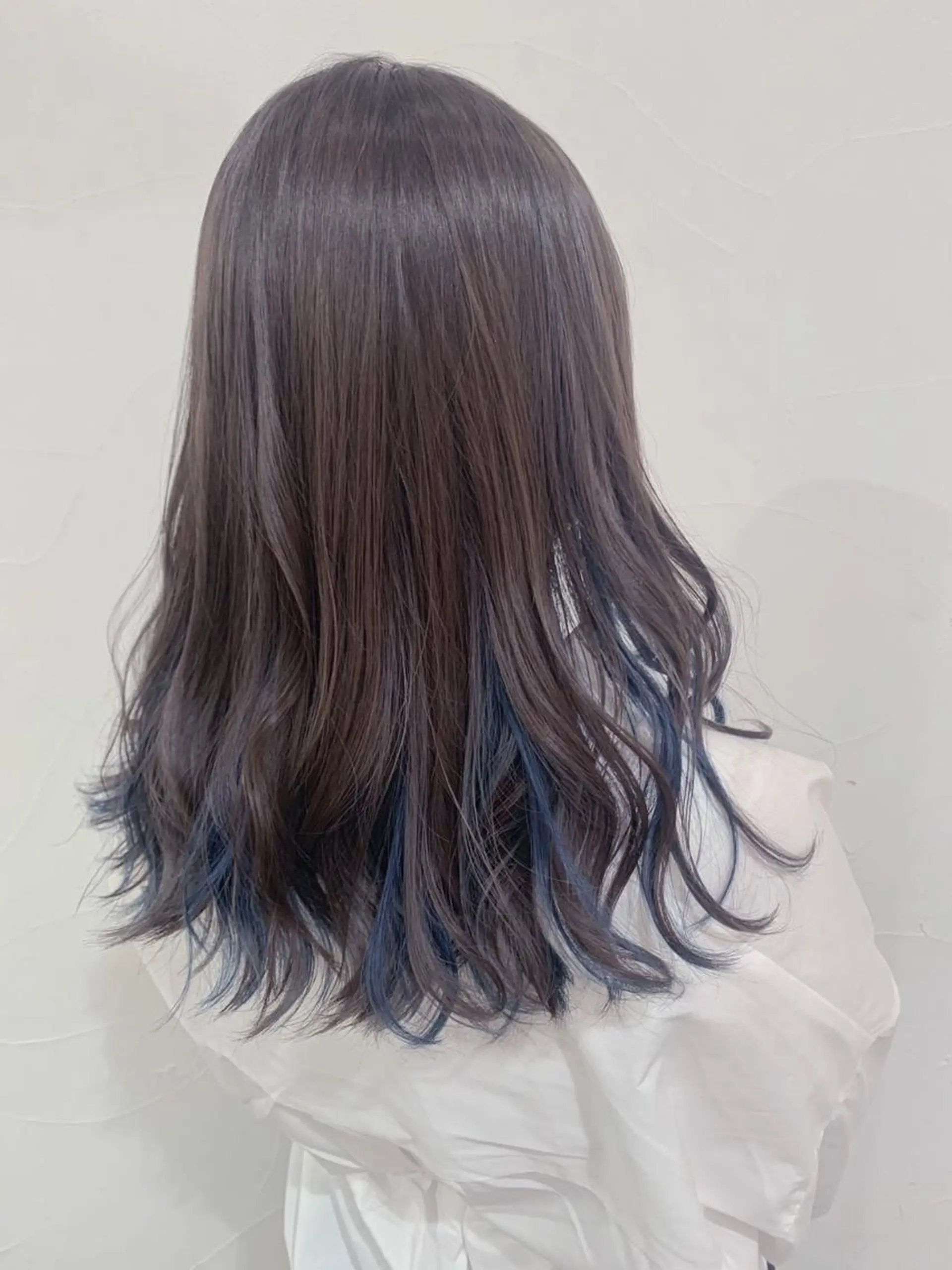 ロング カラー 乳井 悠香のヘアスタイル