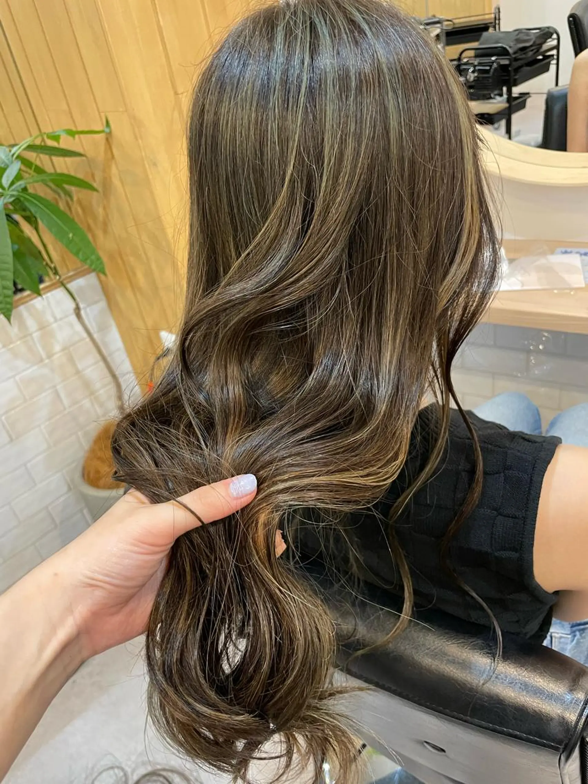 ロング カラー akane .のヘアスタイル