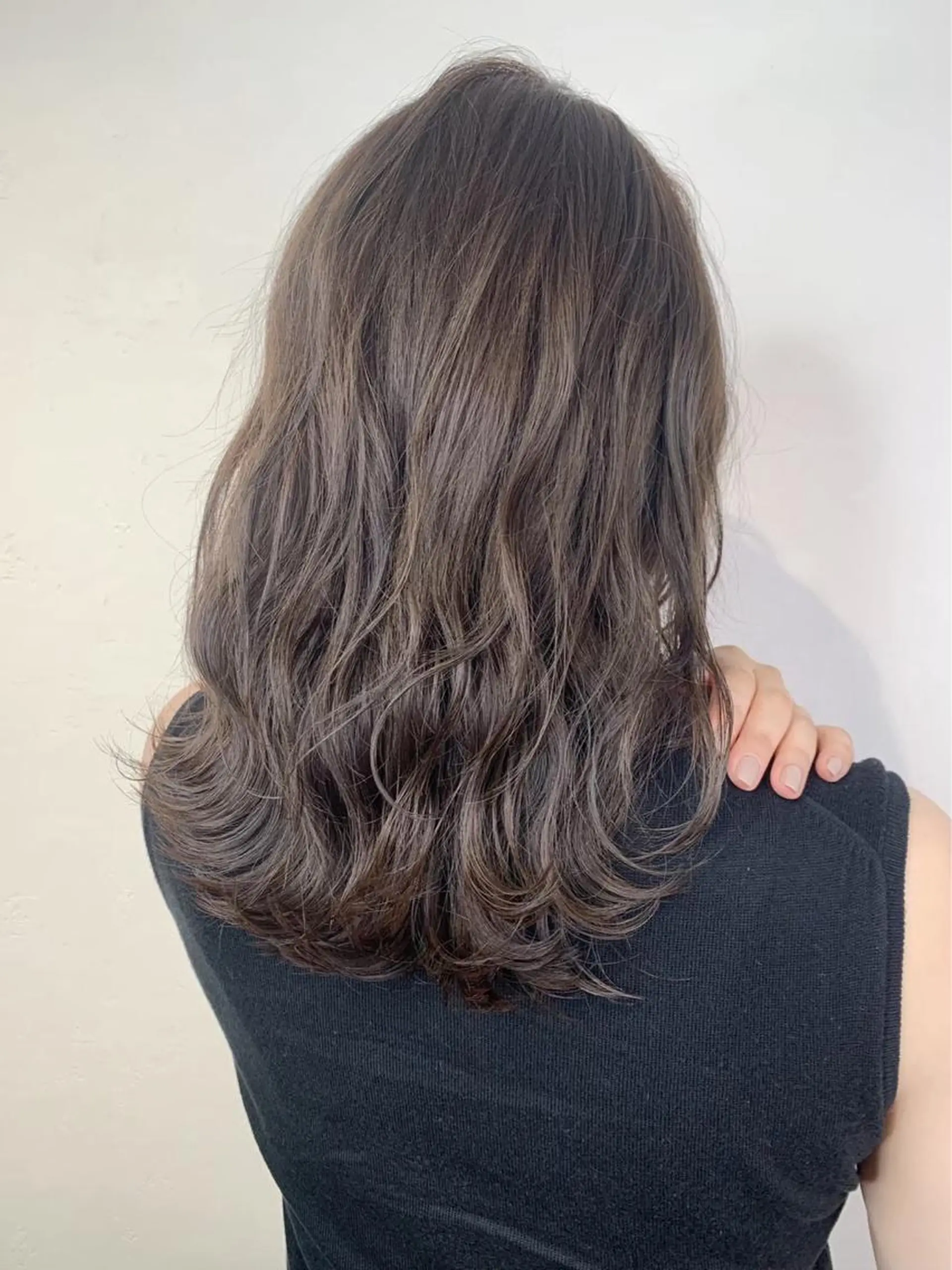 セミロング カラー _WHITE 高槻のヘアスタイル