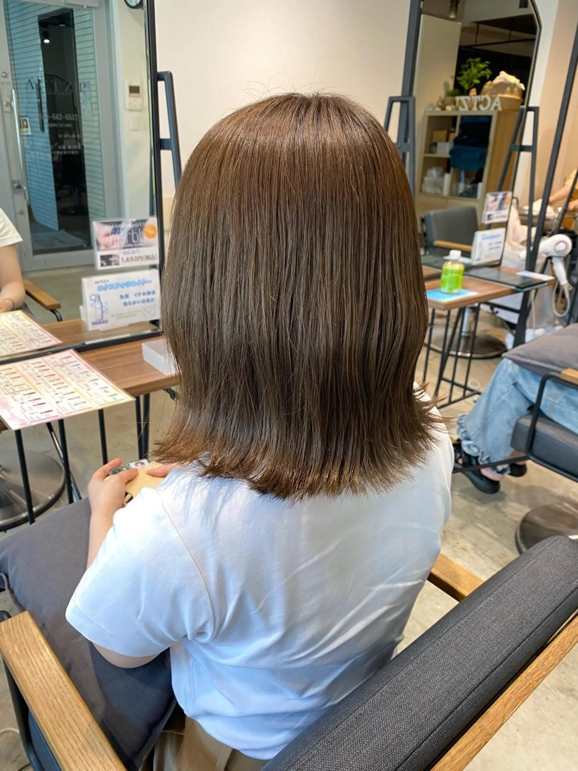 ミディアム カラー ブリーチ ブラウンカラー ブリーチなしカラー オリーブブラウン レイヤー/大人ボブ 渡邉【日吉美容室】のヘアスタイル