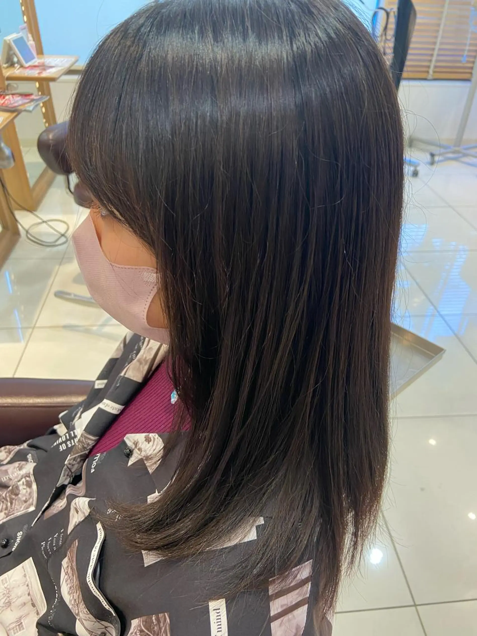 セミロング なつな/ 透明感カラーのヘアスタイル