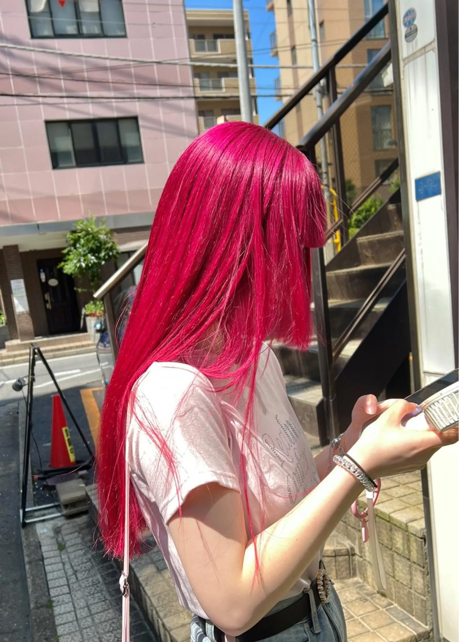 ロング カラー ブリーチ毛の縮毛矯正 ハイトーン/岡本智樹のヘアスタイル