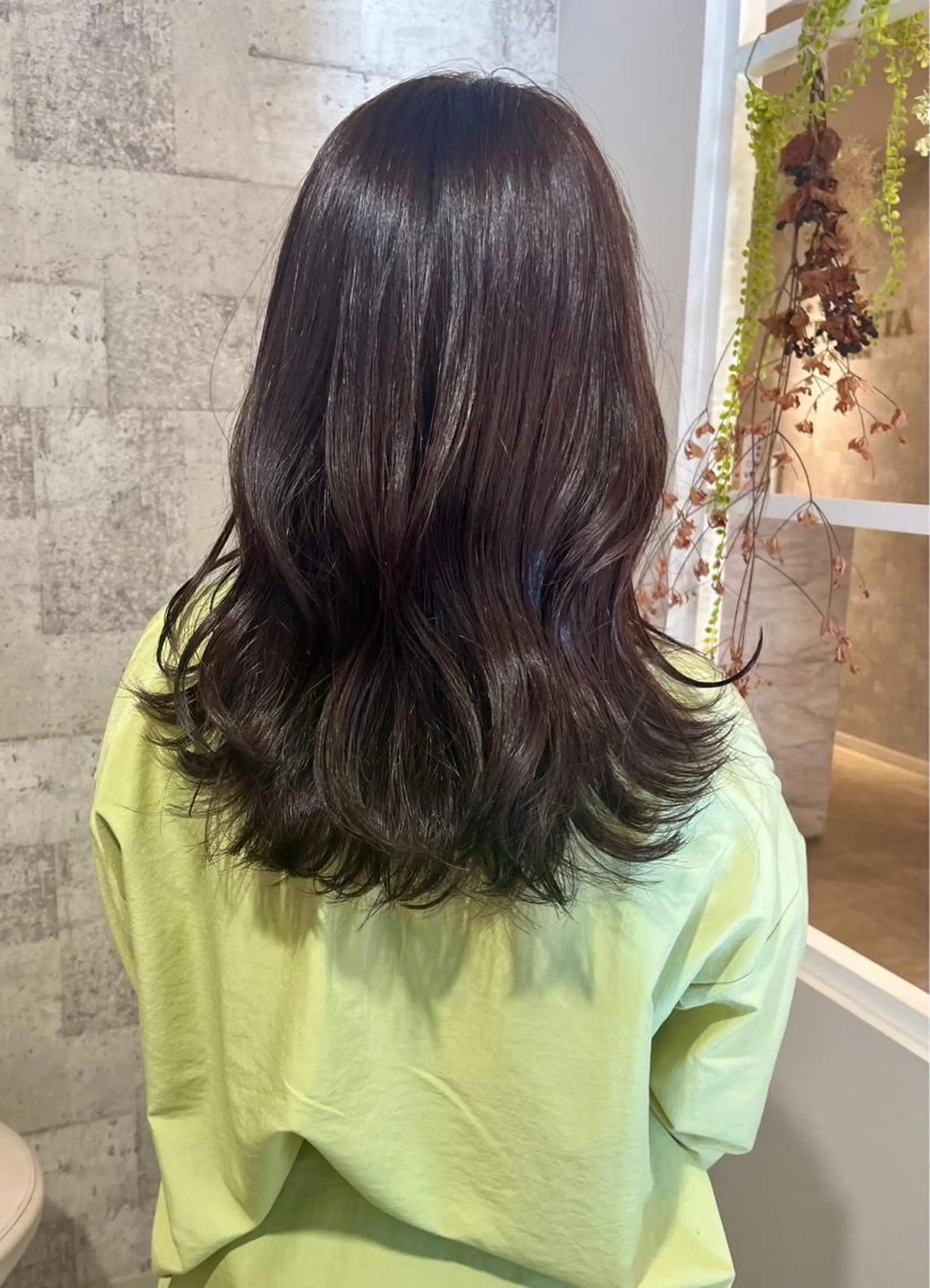 セミロング カラー 🪞Unge チヒロ 女性限定のヘアスタイル