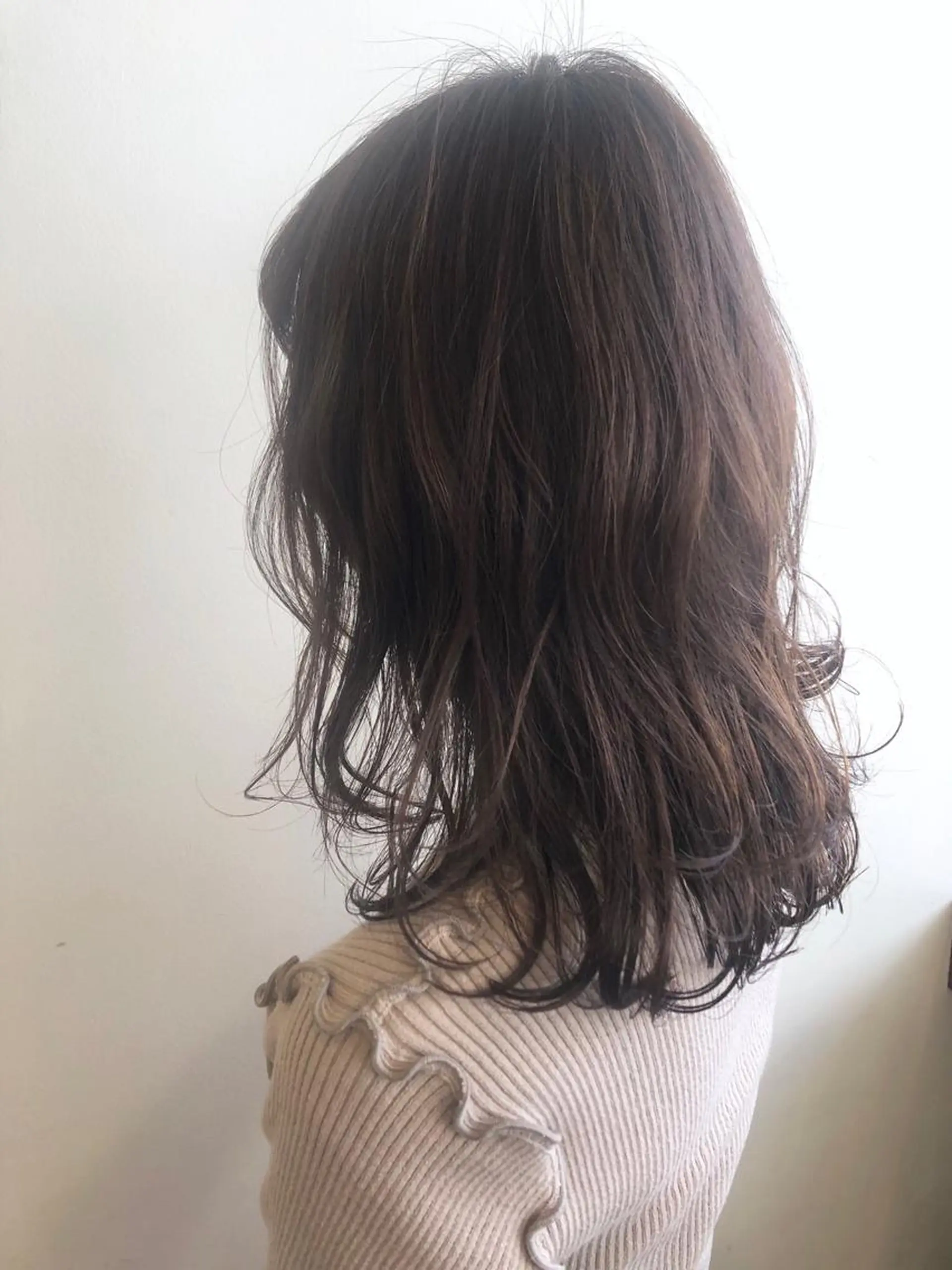 ミディアム カラー カット ヘアカラー トリートメント MIOベージュカラー 柔らかいカラーのヘアスタイル
