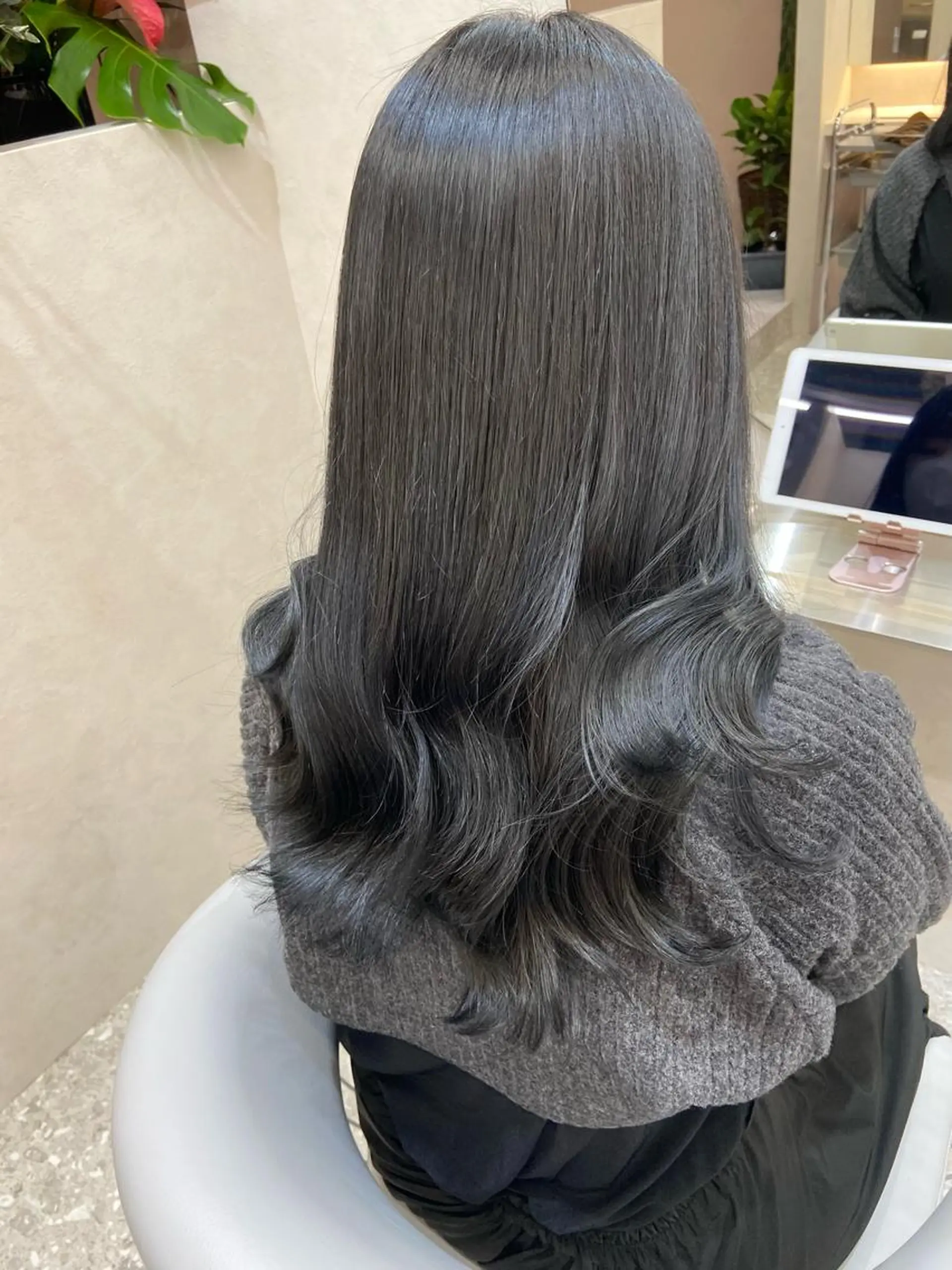 ロング カラー 黒髪 ブルーカラー ブルーブラック くびれヘア 韓国風ヘア カット ヘアカラー トリートメント 新宿/韓国ヘア 中明度カラー/かやのヘアスタイル