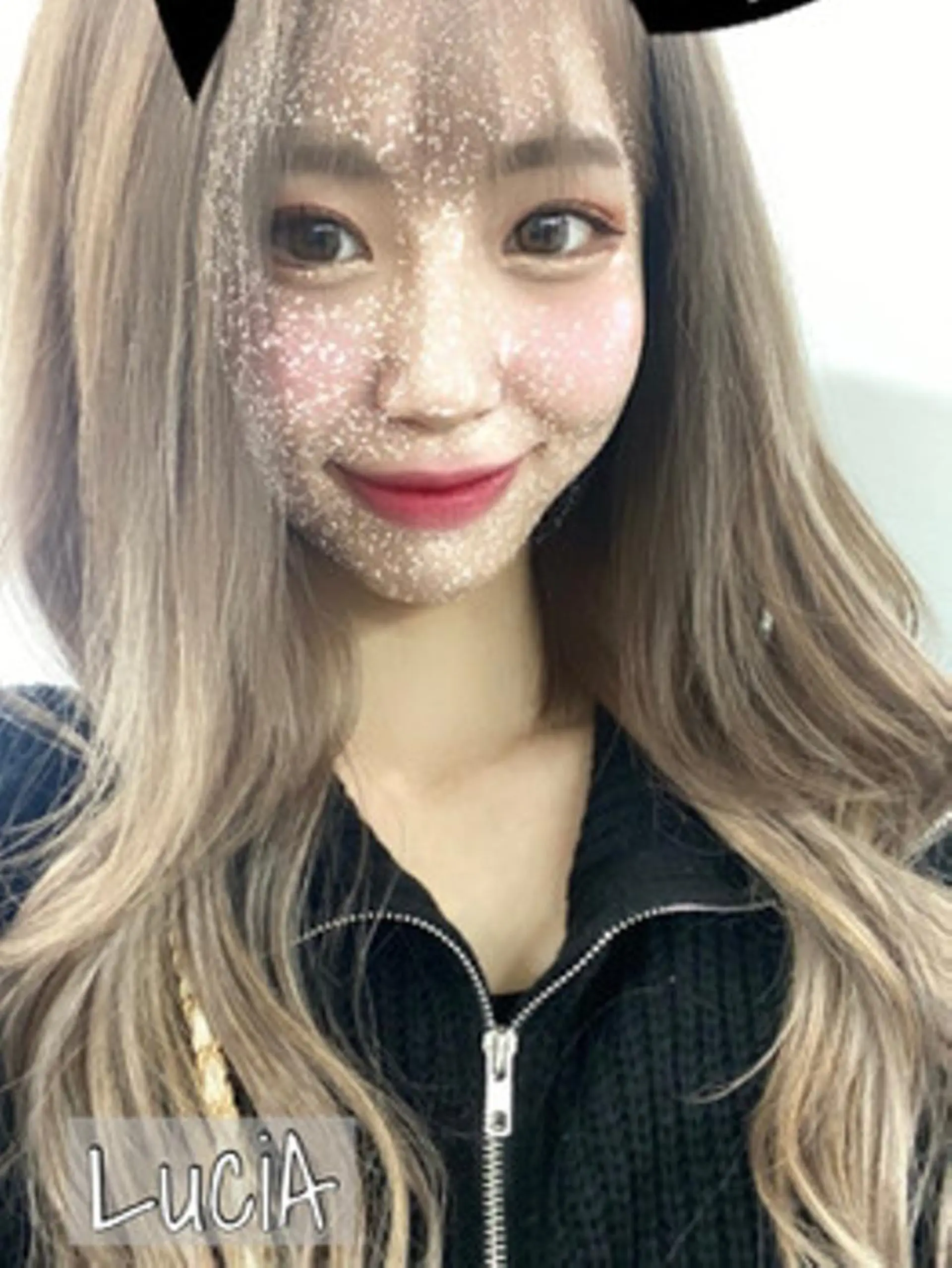 ロング LuciA エクステカラーのヘアスタイル