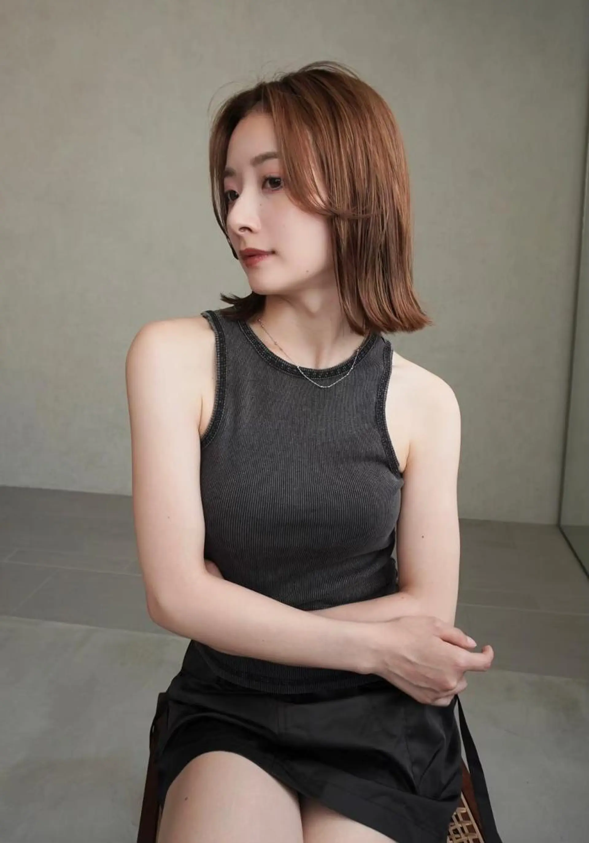 ミディアム カラー ミディアムパーマ アッシュ バレイヤージュ ベージュカラー ブリーチ カット トリートメント CEINE loqのヘアスタイル