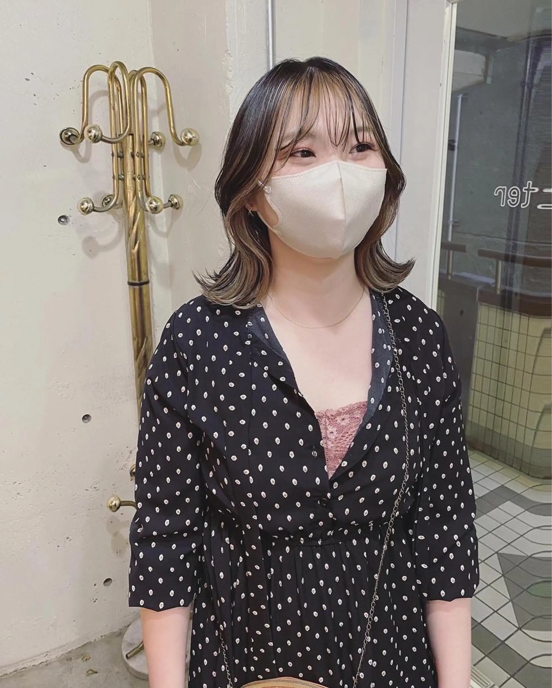 ミディアム カラー ミストバング  フェイスフレーミング グレージュ ヘアカラー トリートメント パーマ美容師 hanaのヘアスタイル