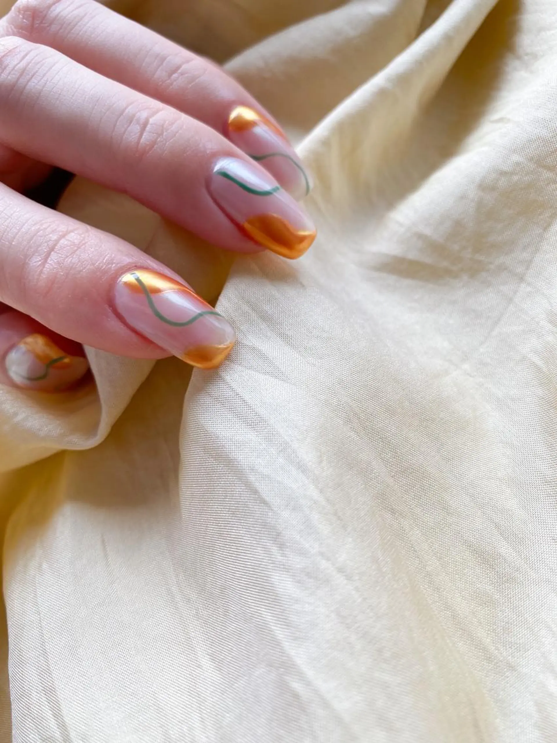 ネイル オーロラネイル ゴールド ミラーネイル ハンドネイル 表参道colore店 REICAのネイルデザイン