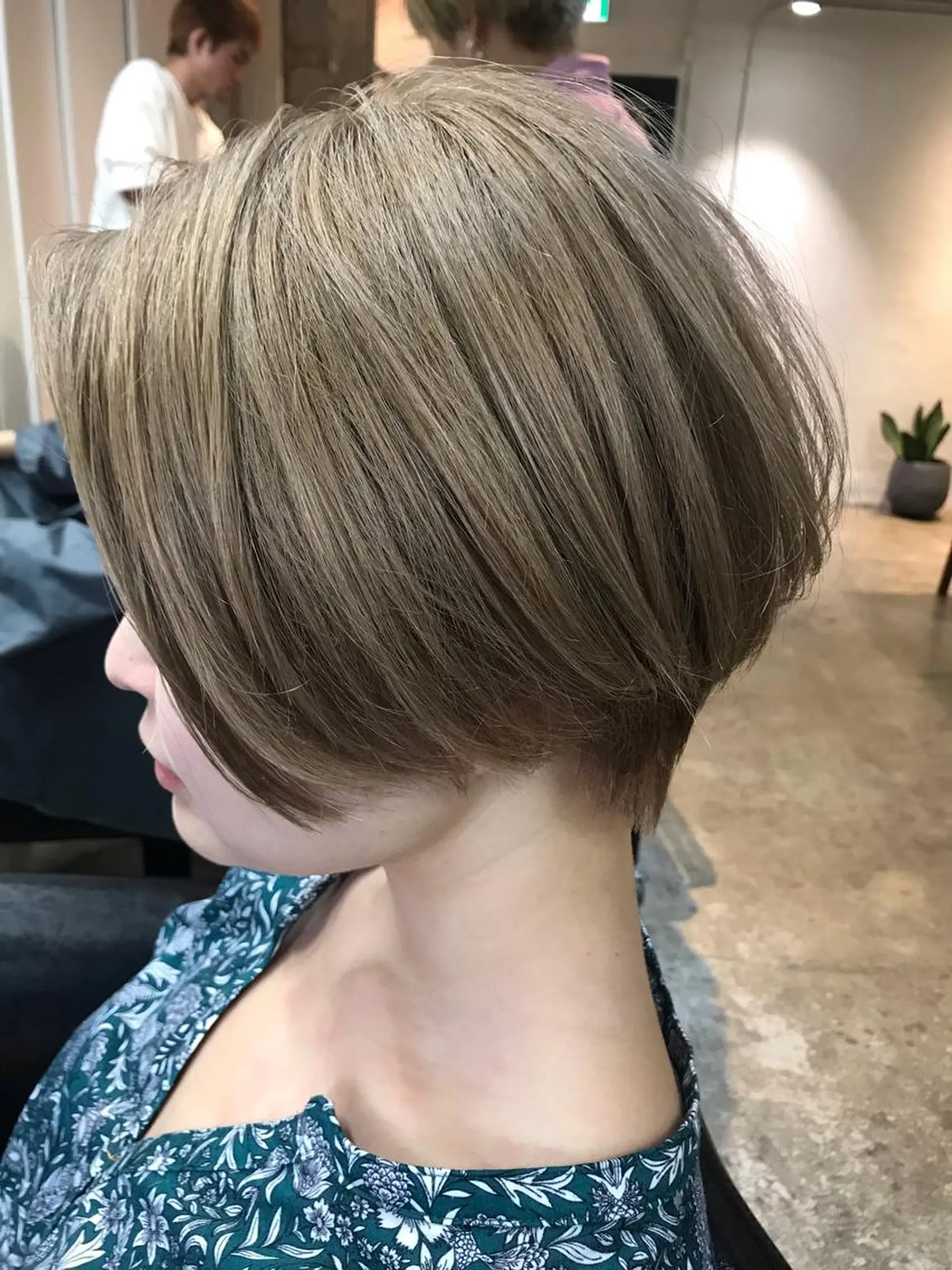 ショート カラー ベージュカラー ブリーチ ケアブリーチ ヘアカラー トリートメント 🧼柴田 健太郎🧼のヘアスタイル