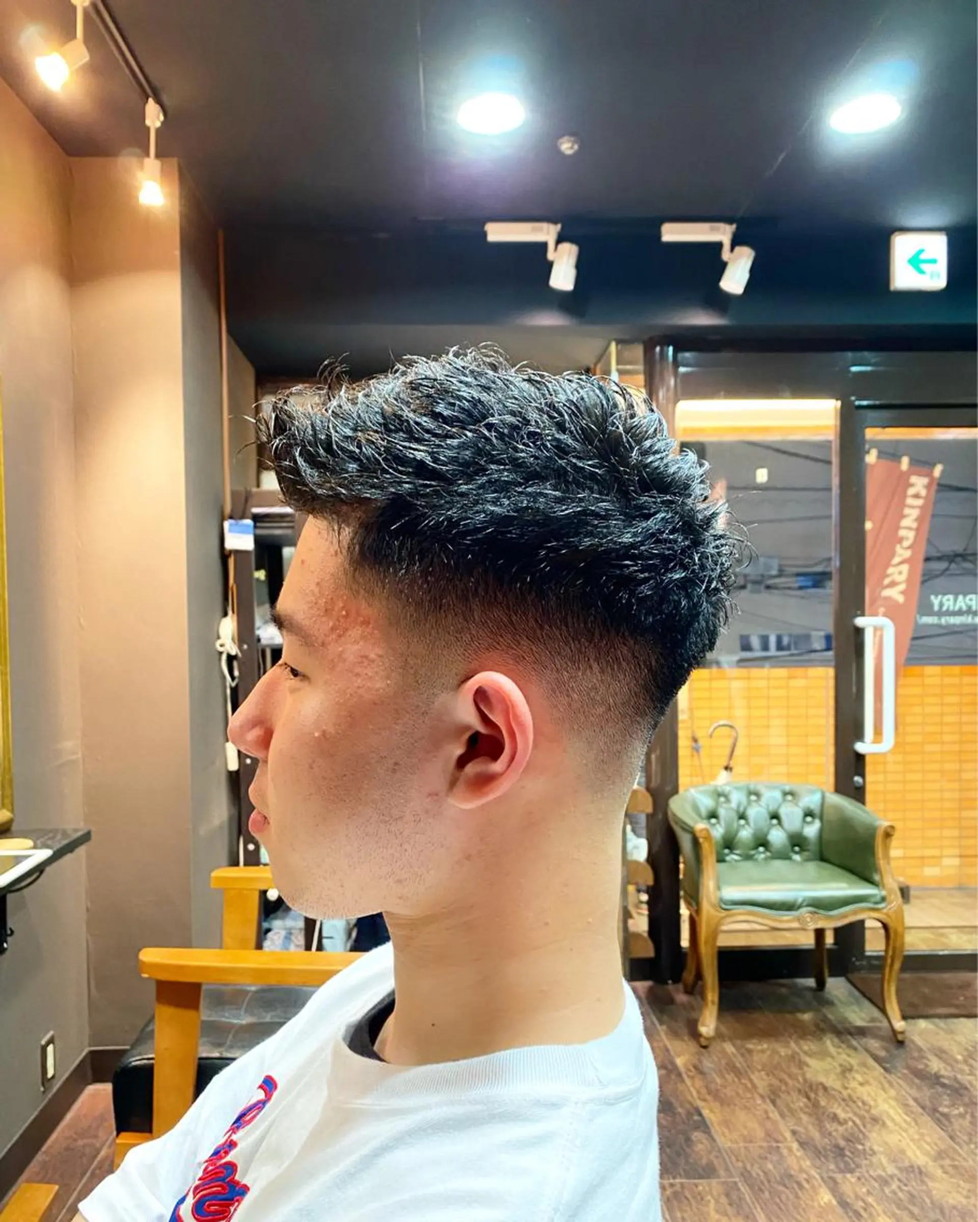 メンズ フェードカット モヒカン スキンフェード メンズサロン AXLのヘアスタイル