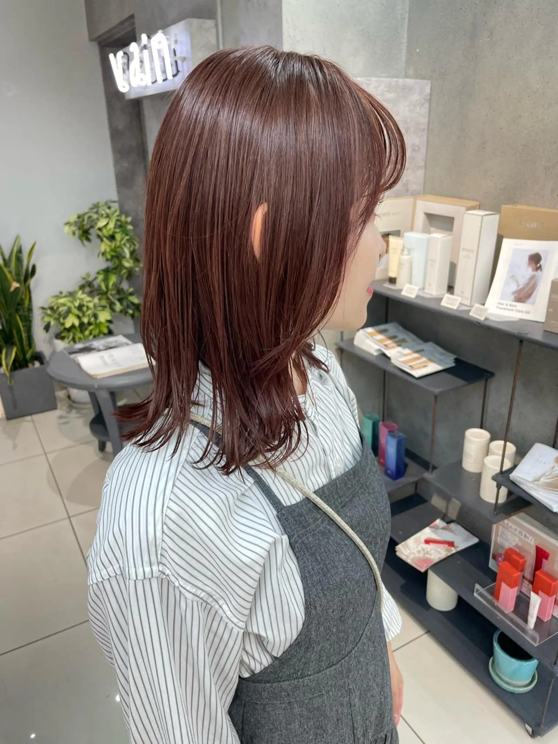 ミディアム カラー ボブ/透明感ベージュ 🫧クルミ🌟のヘアスタイル