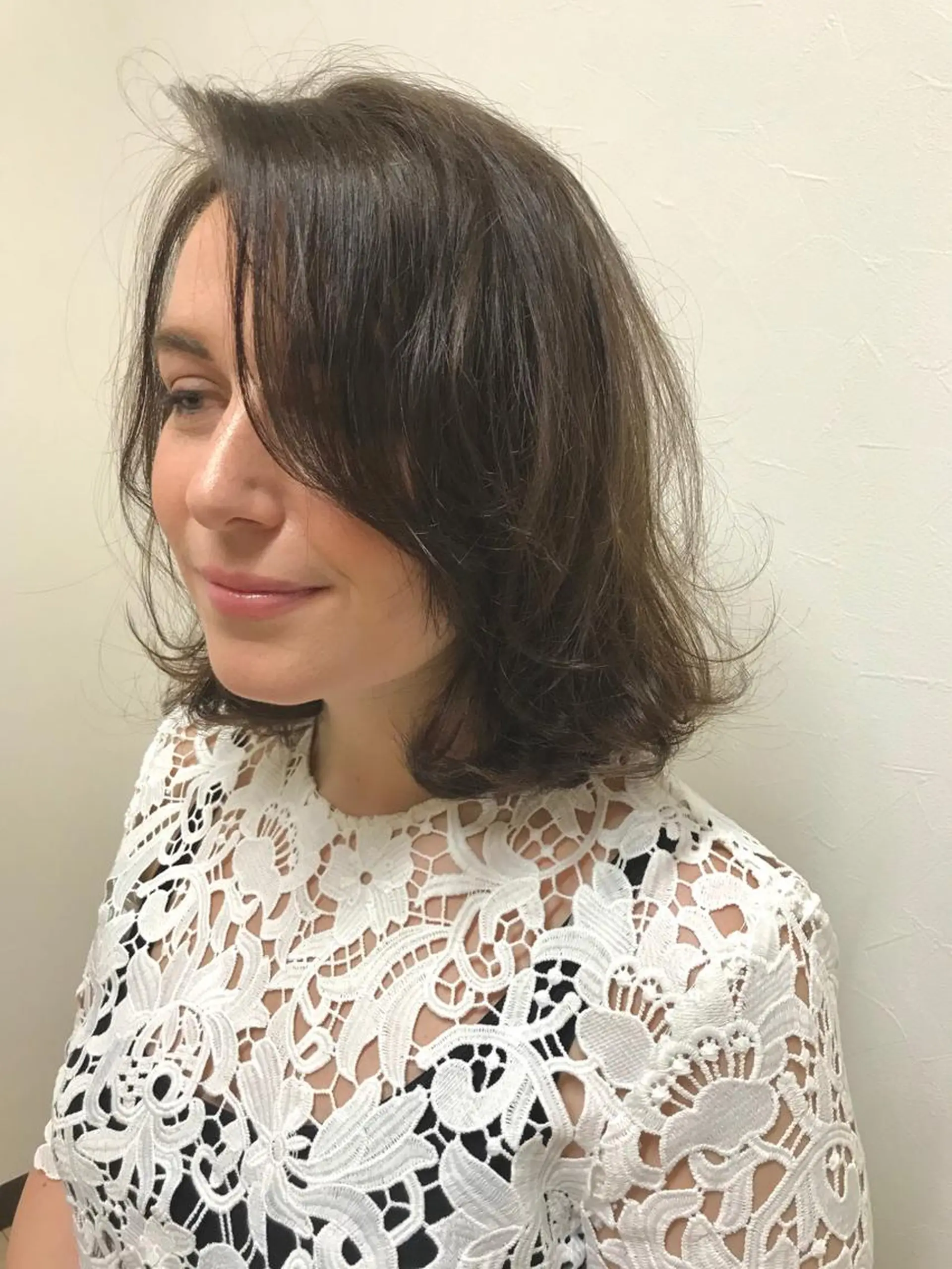 ミディアム カラー ボブレイヤー アッシュ ブラウンカラー ボブ レイヤーカット RHAIRSALON 西山梓のヘアスタイル