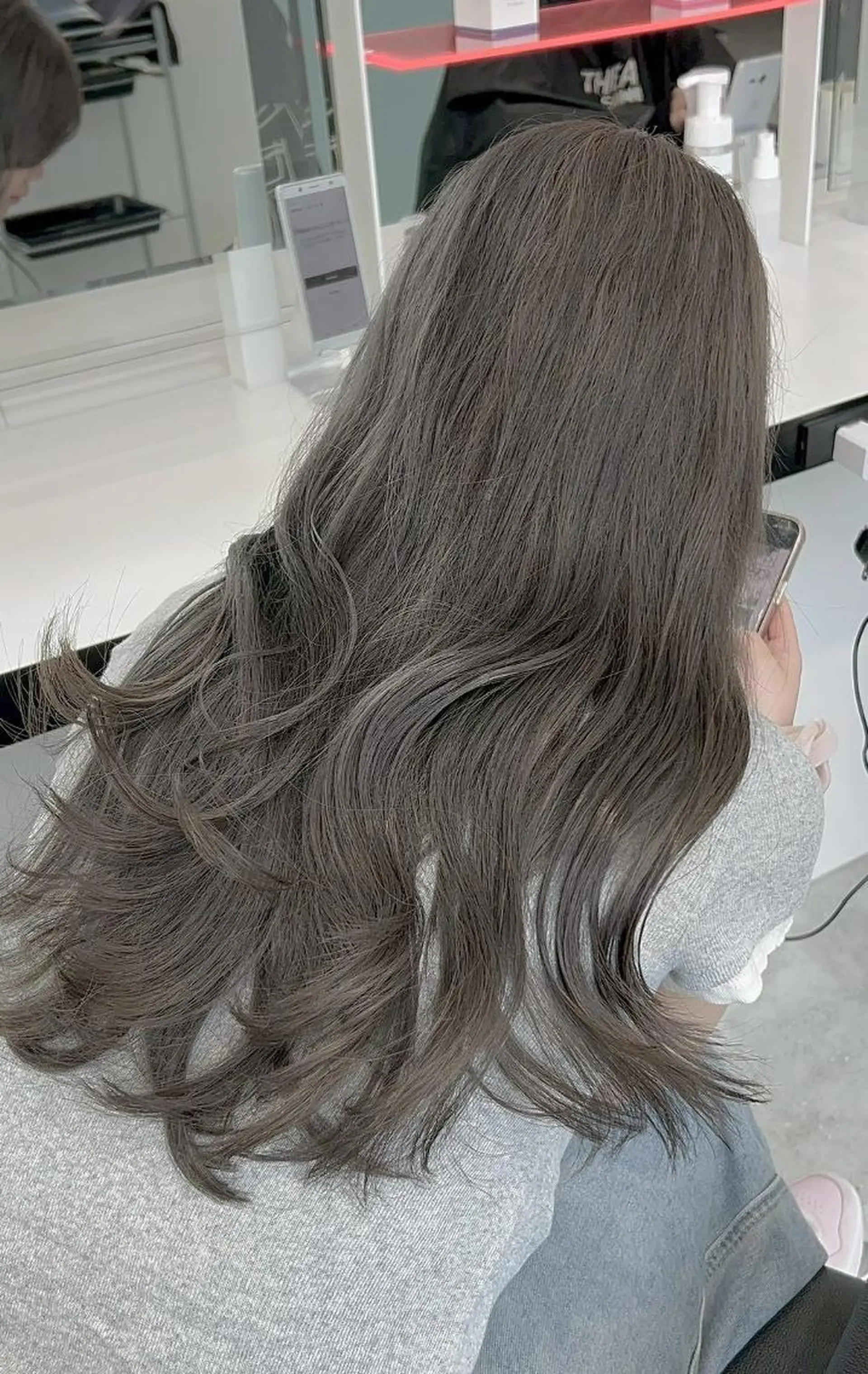 カラー 顔まわり🥀レイヤー 🤍トレンドヘアのヘアスタイル