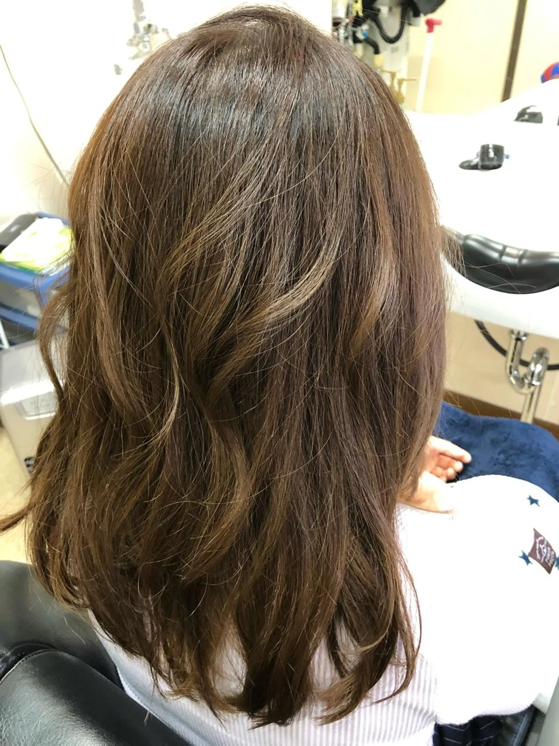 セミロング カラー 石塚 浩のヘアスタイル