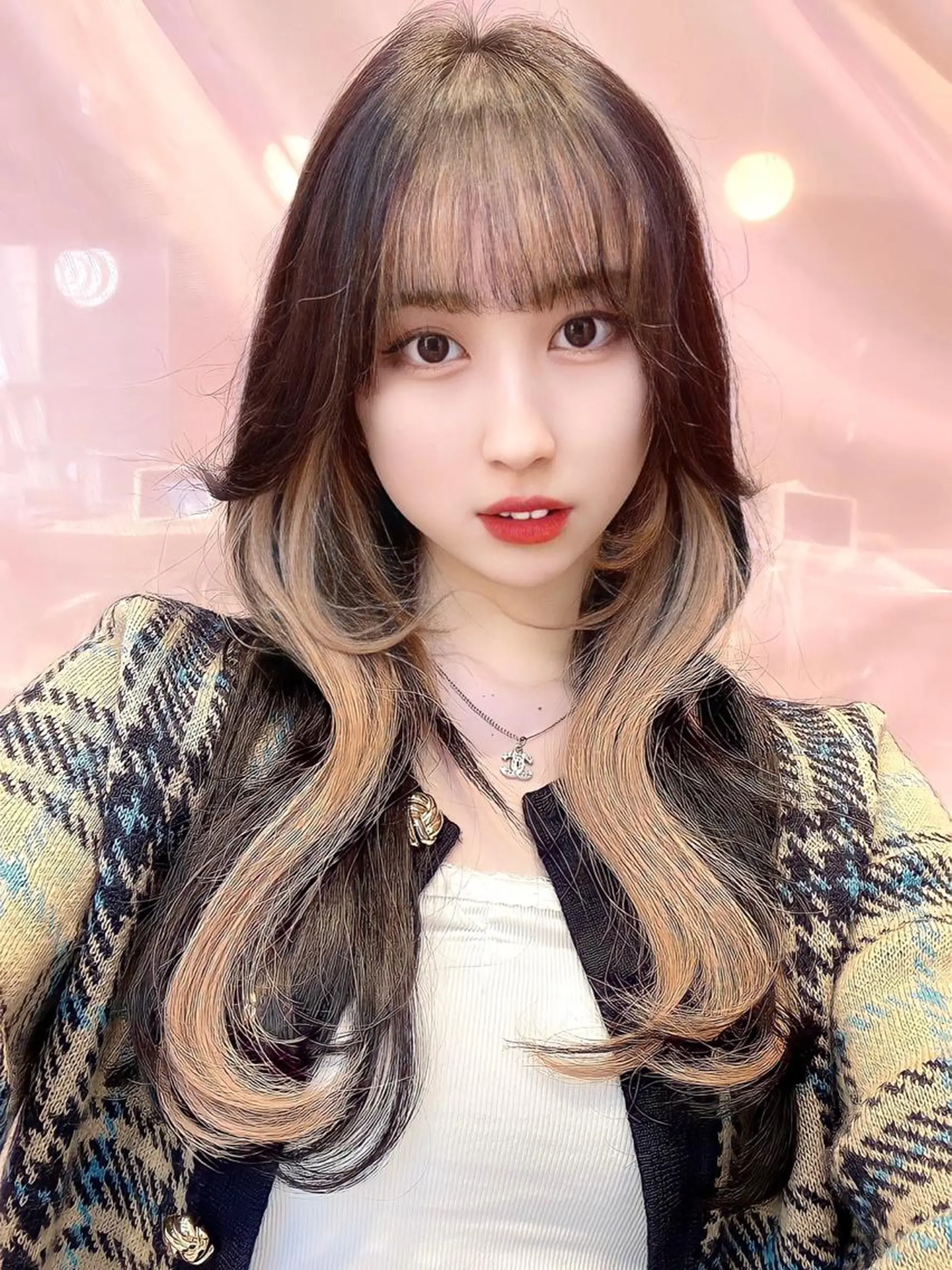 セミロング カラー エギョモリ 顔まわりレイヤー 顔周りカット ヨシンモリ 韓国風ヘア カット トリートメント 顔周り特化/韓国ヘア /レイヤー/吉野幸大のヘアスタイル